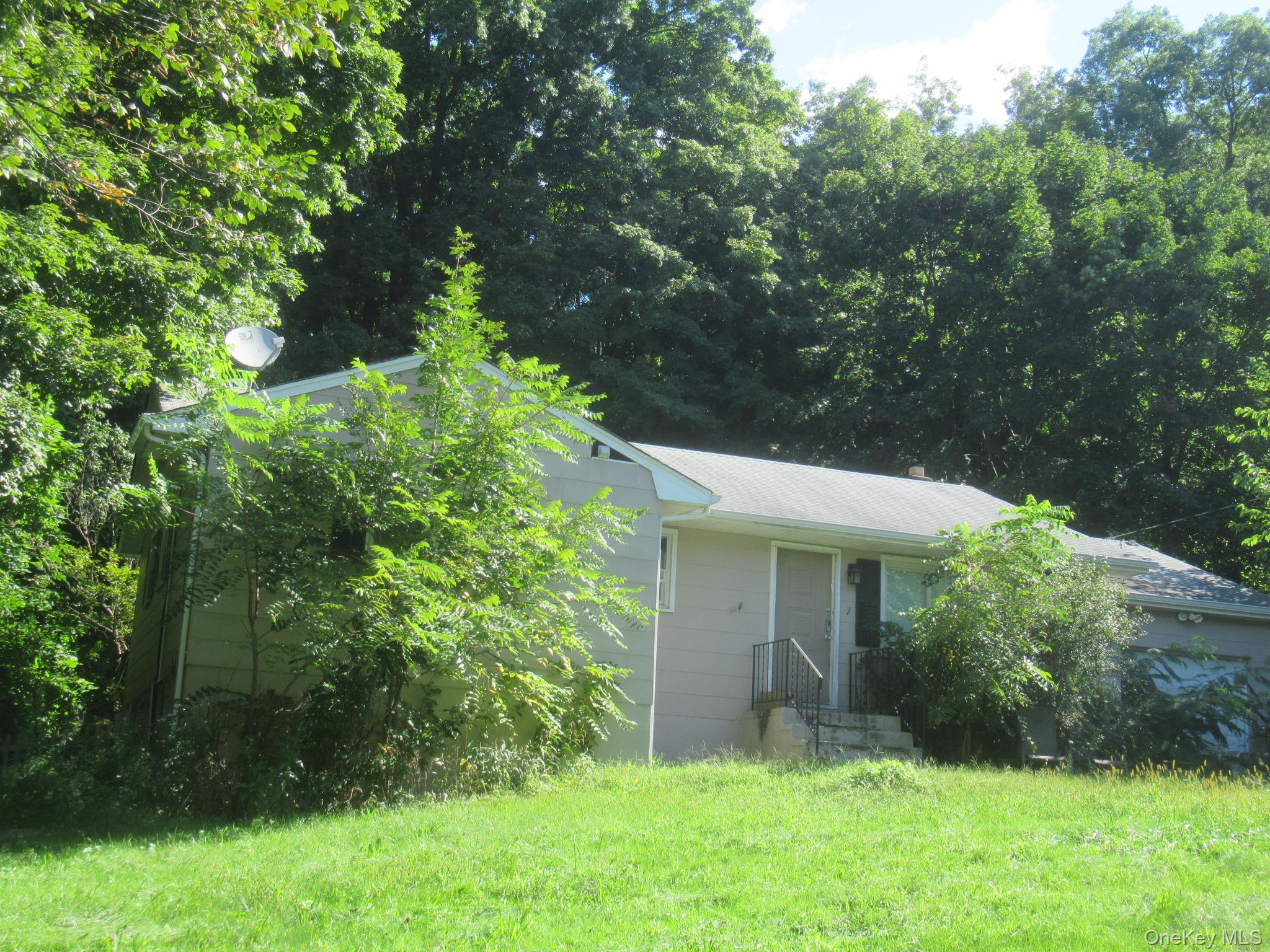 7 Merriewold Lane S – For Sale photo 2
