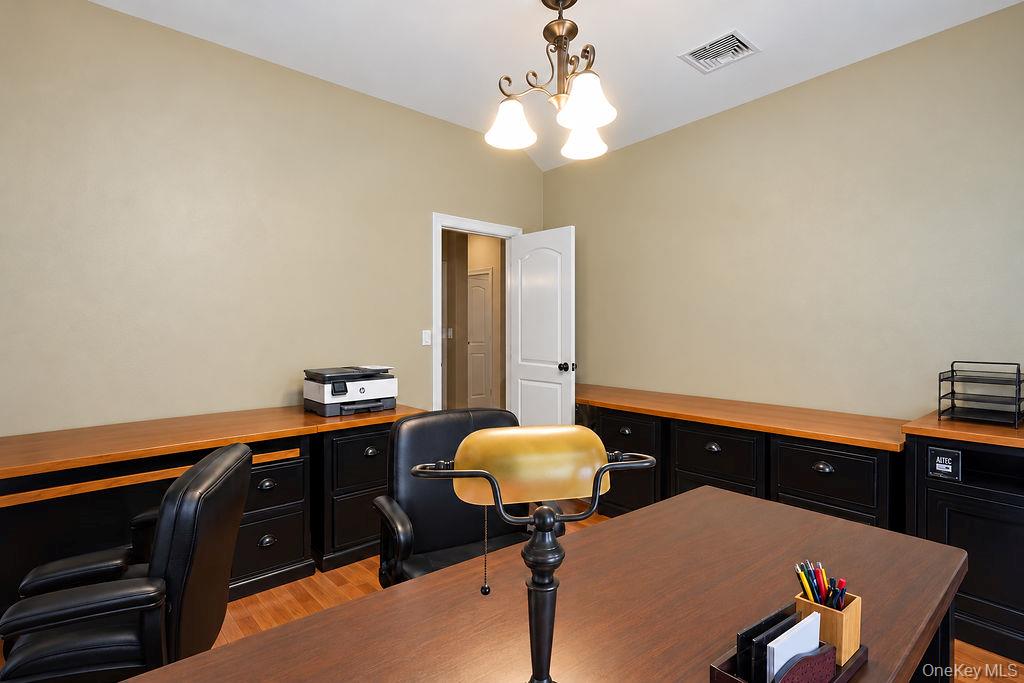 7 Heller Court – For Sale photo 24