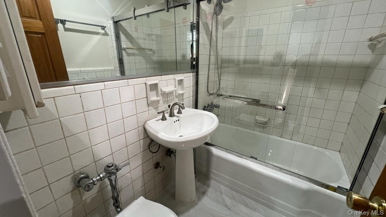 390 Rugby RD, Unit L1 photo 9