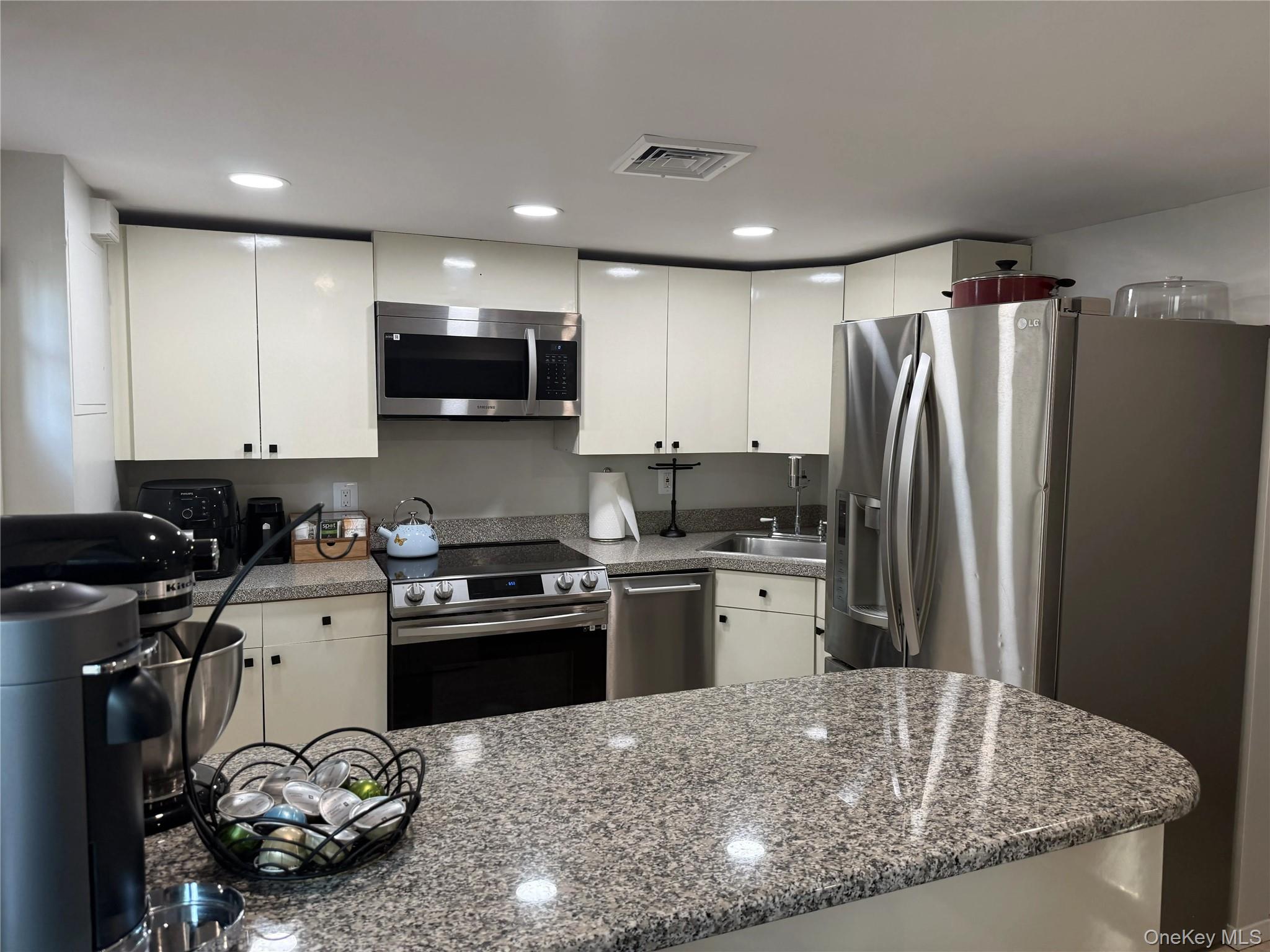 3681 Richard Lane – For Sale photo 15