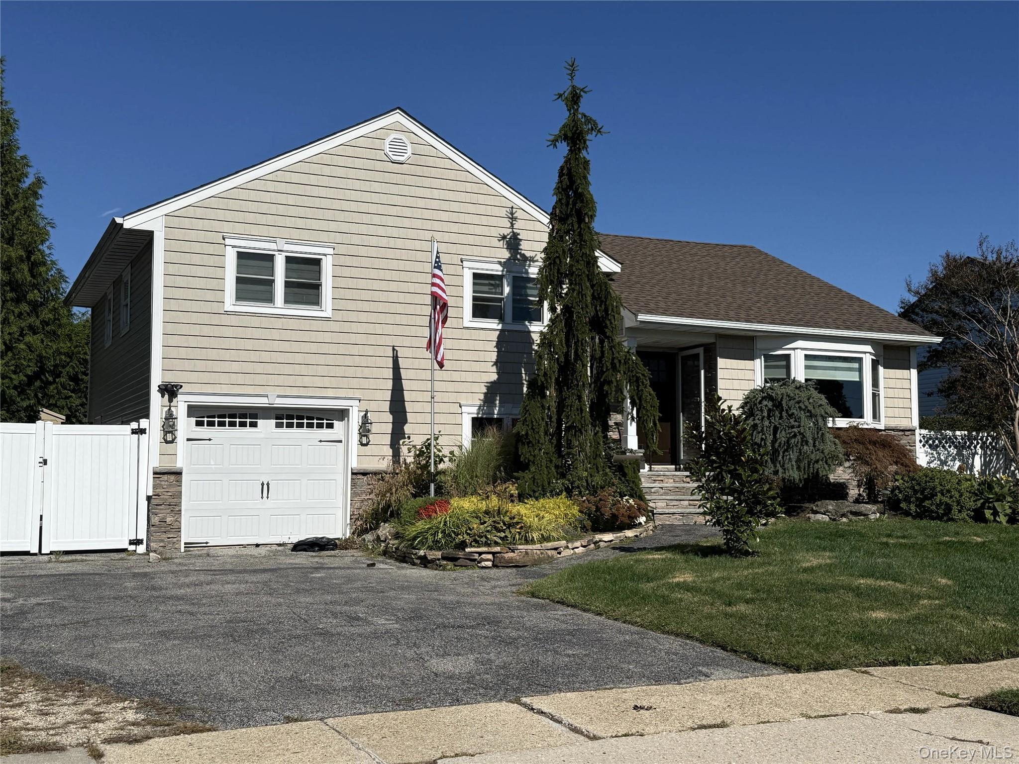 3681 Richard Lane – For Sale