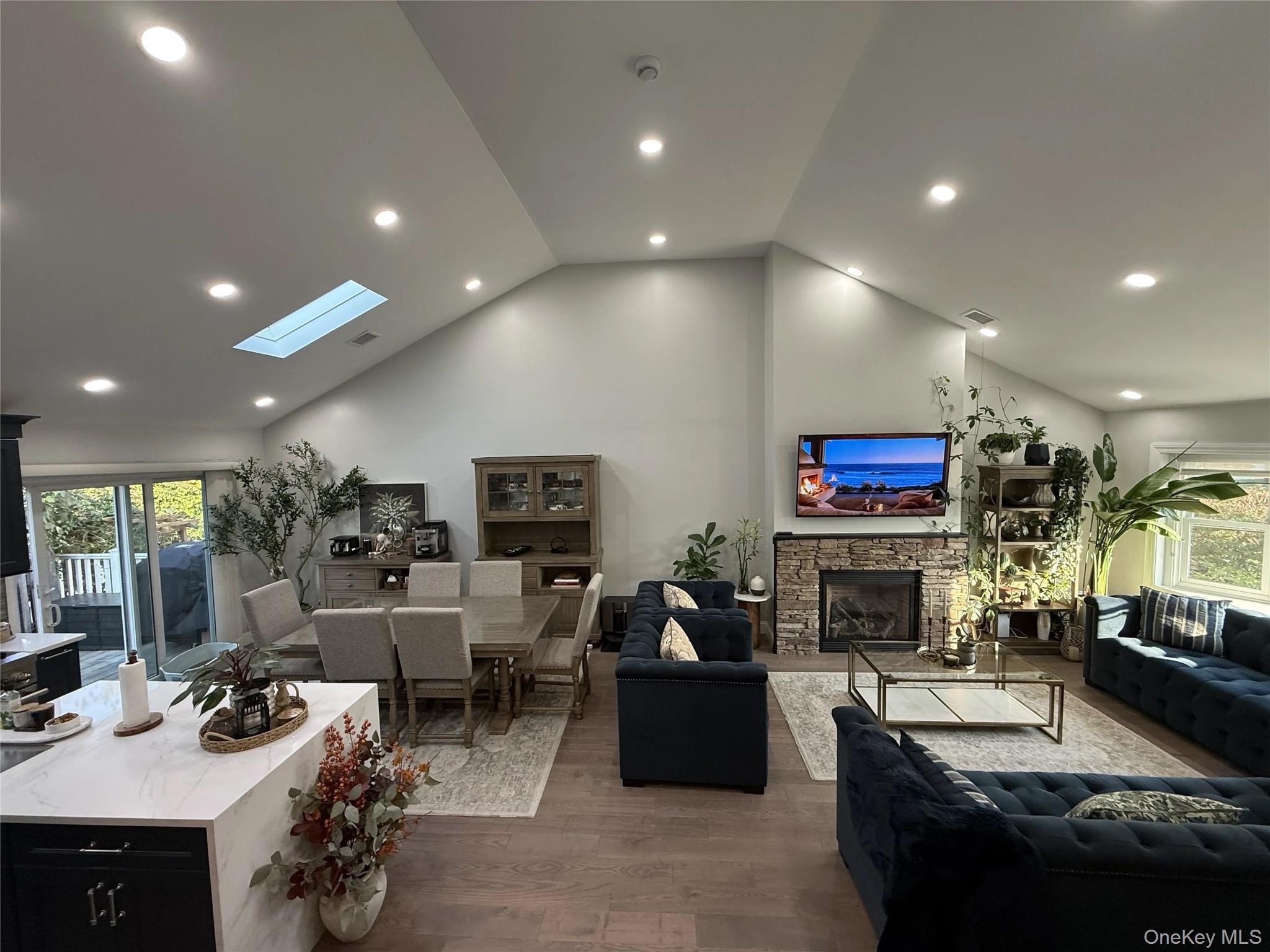 3681 Richard Lane – For Sale photo 18
