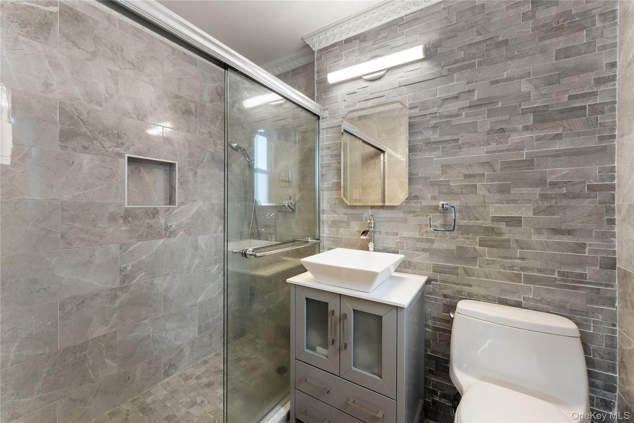 709 Warburton, Unit 3C photo 15