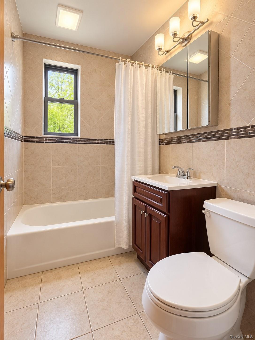136-51 Jewel Ave, Unit A photo 14