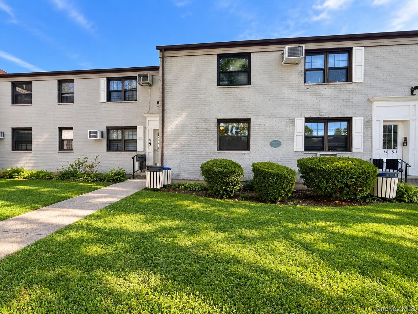 136-51 Jewel Ave, Unit A photo 3