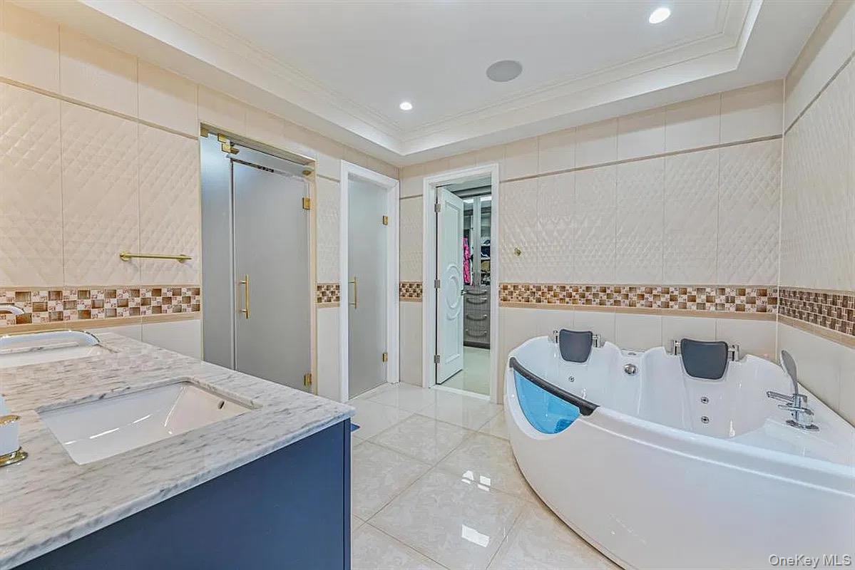 9921 62nd Drive – For Rent photo 6