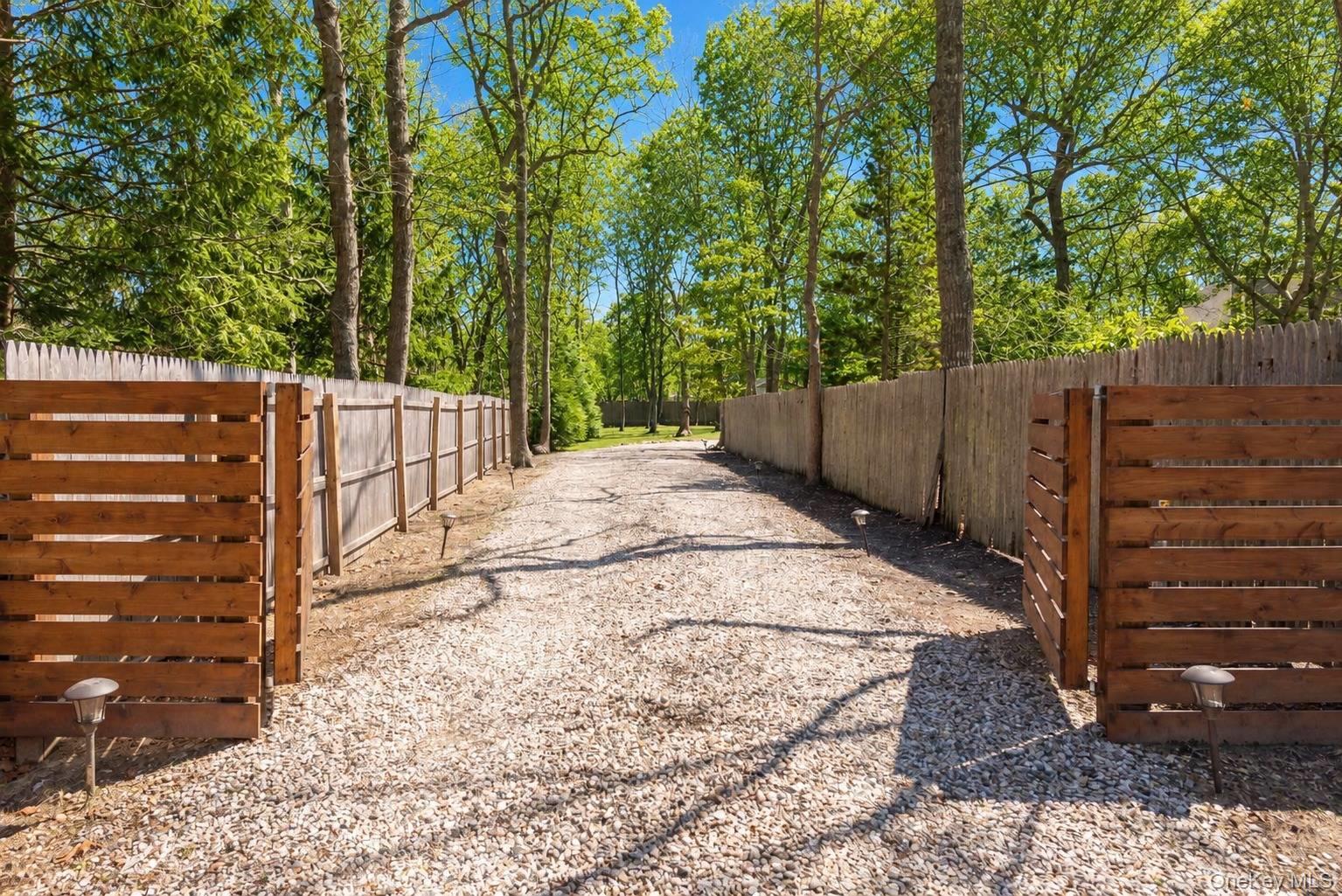 4 Montauk Boulevard – For Sale photo 2