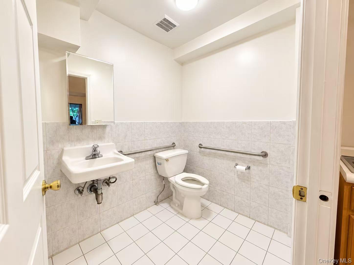 45-55 162 Street – For Rent photo 8