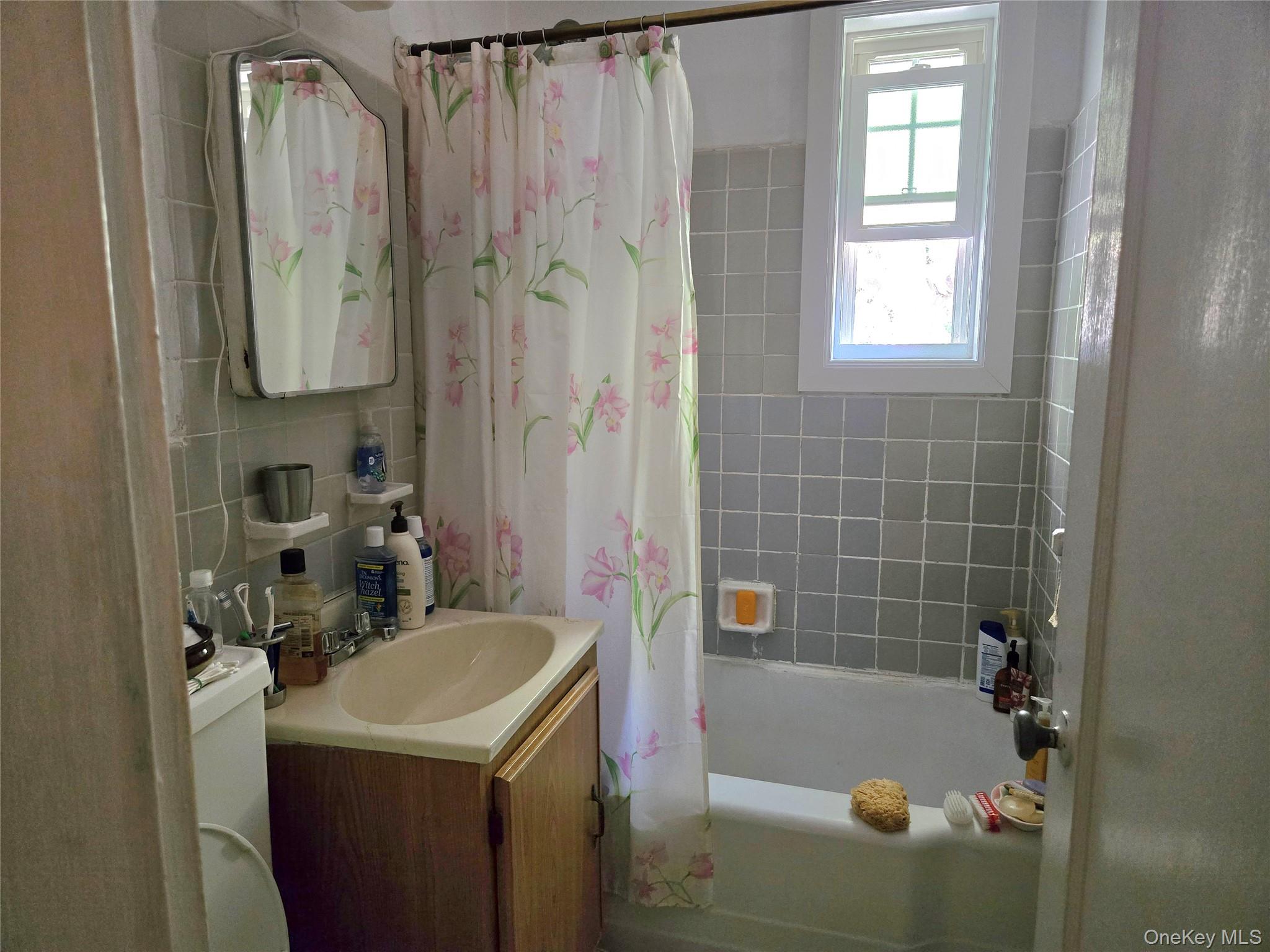 230-06 Kingsbury Avenue, Unit B photo 7