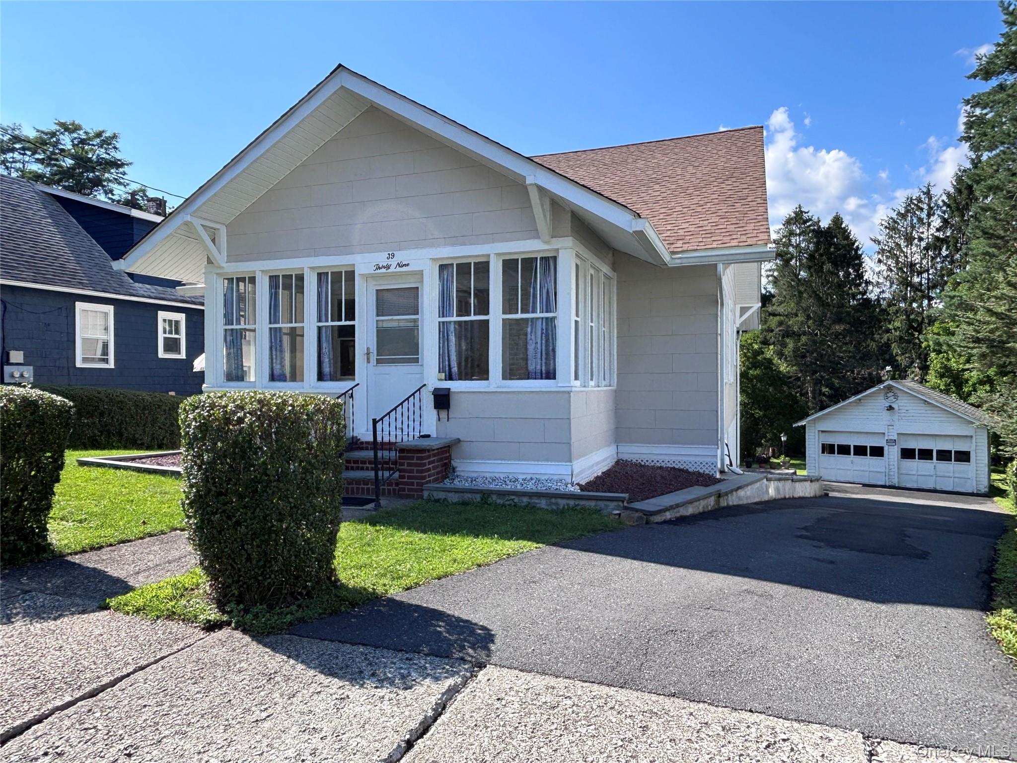 39 California Avenue – For Sale photo 2