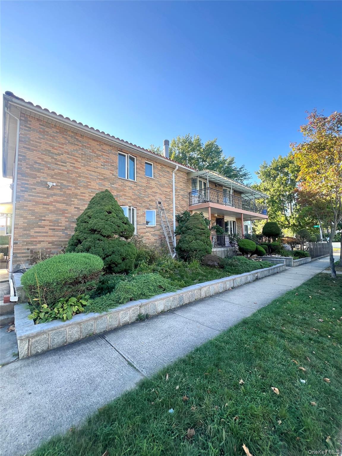 188-20 50 Ave, Unit #1FL+Basem