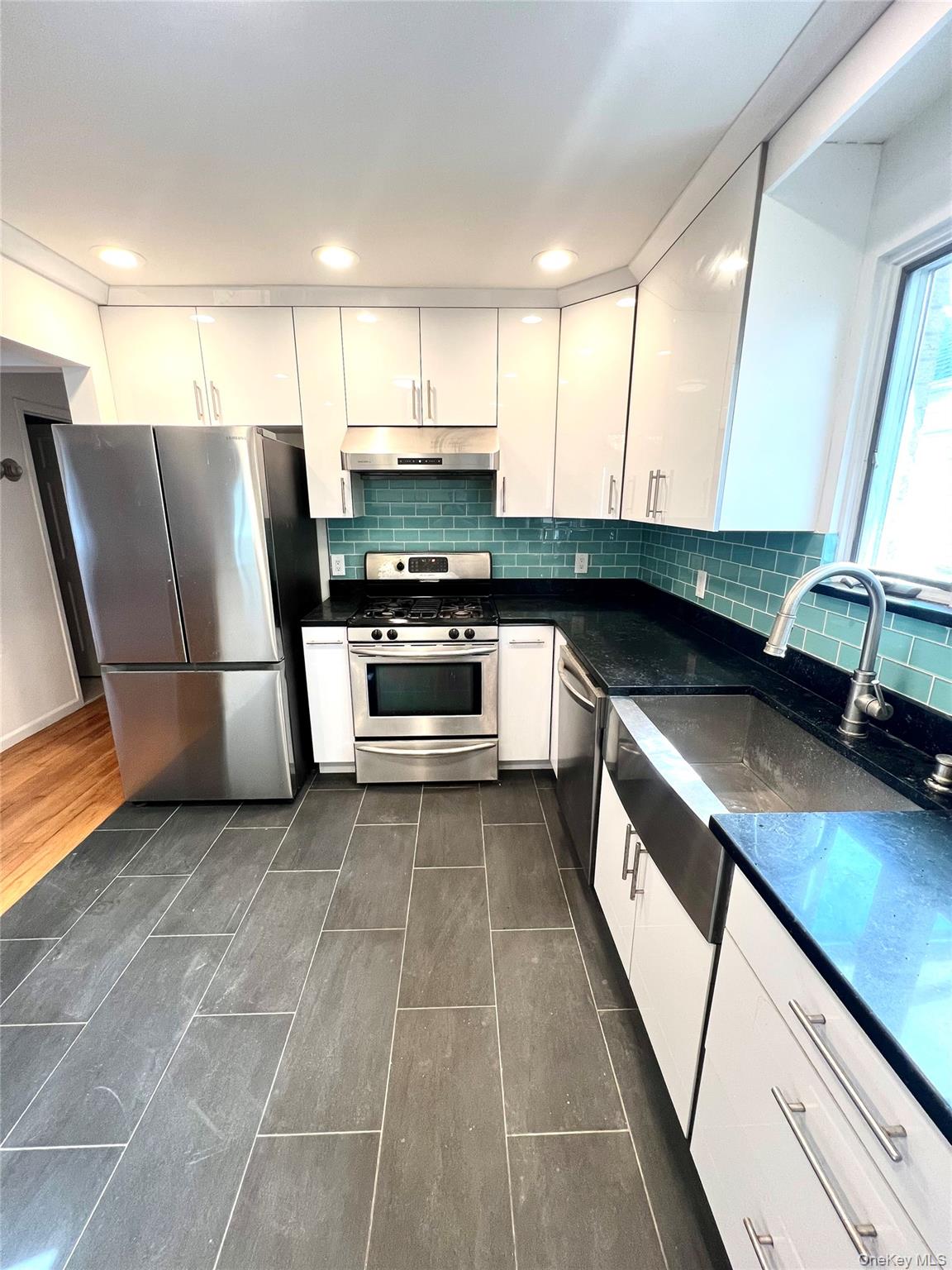 188-20 50 Ave, Unit #1FL+Basem photo 8