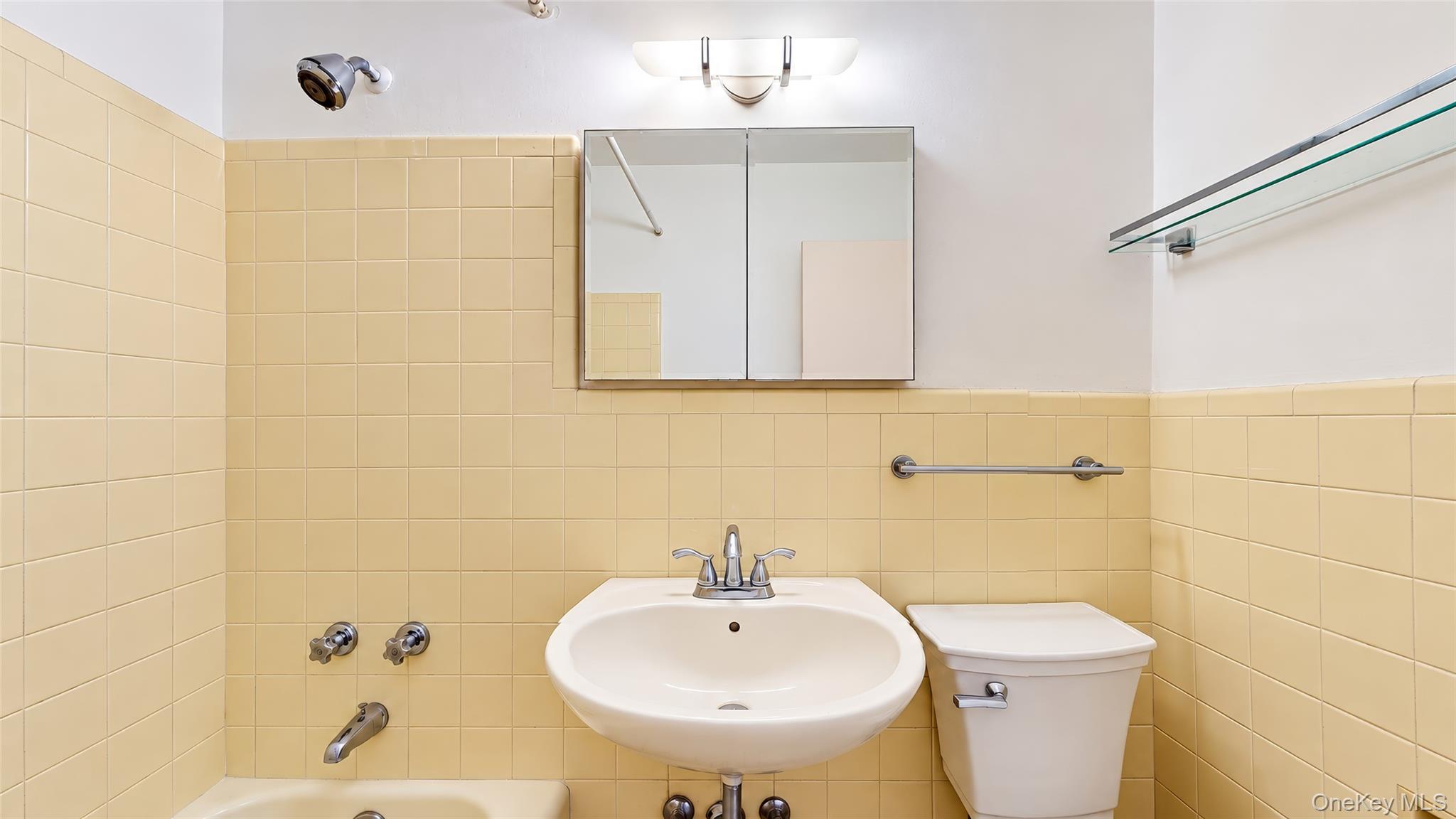 66-36 Yellowstone Boulevard, Unit A20 photo 22