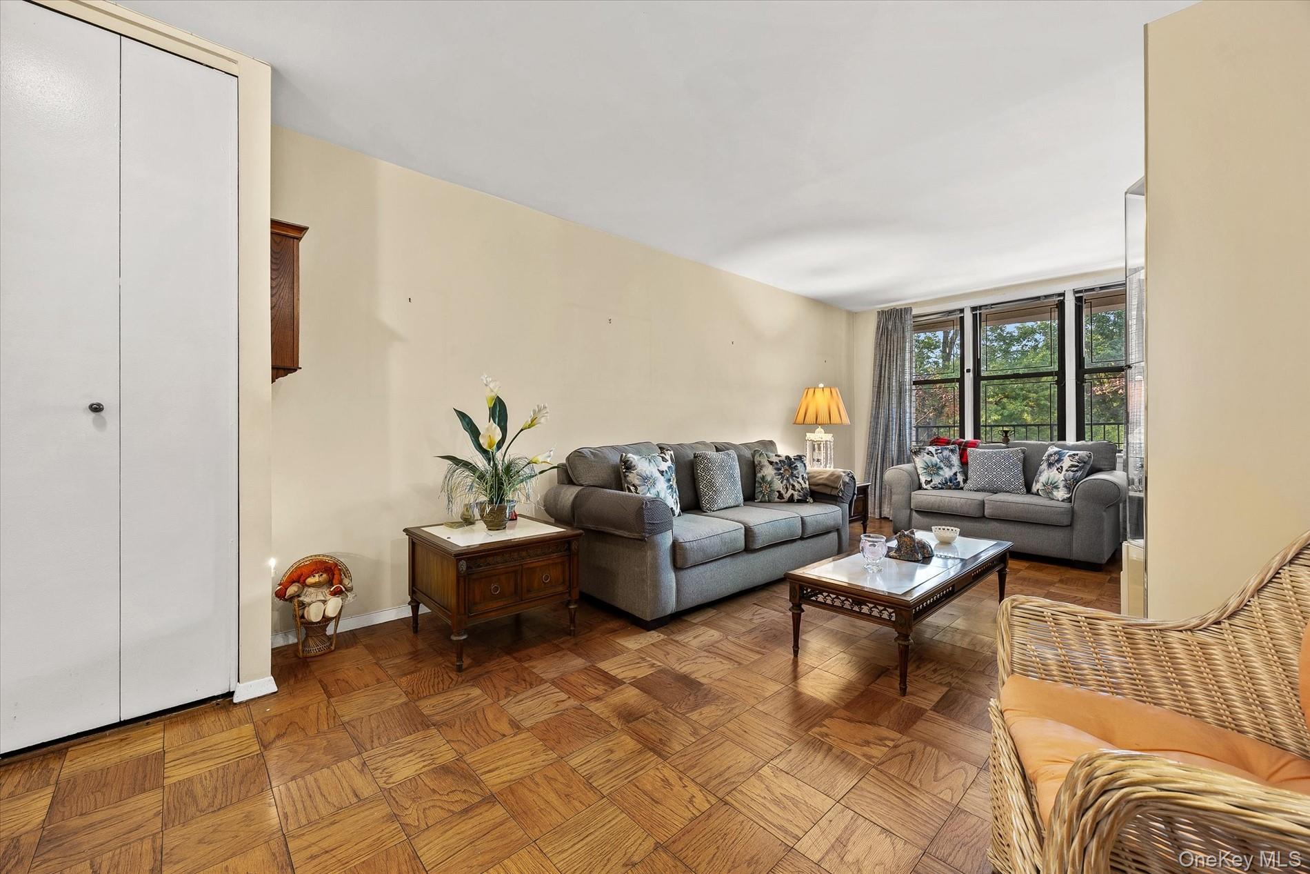 1874 Pelham Parkway S, Unit 2R photo 4