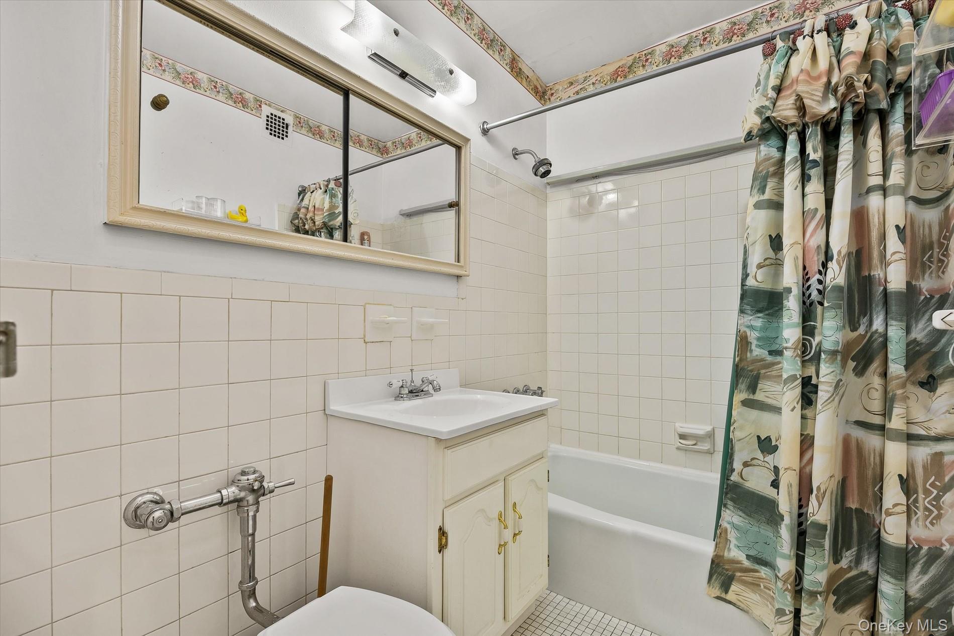 1874 Pelham Parkway S, Unit 2R photo 17