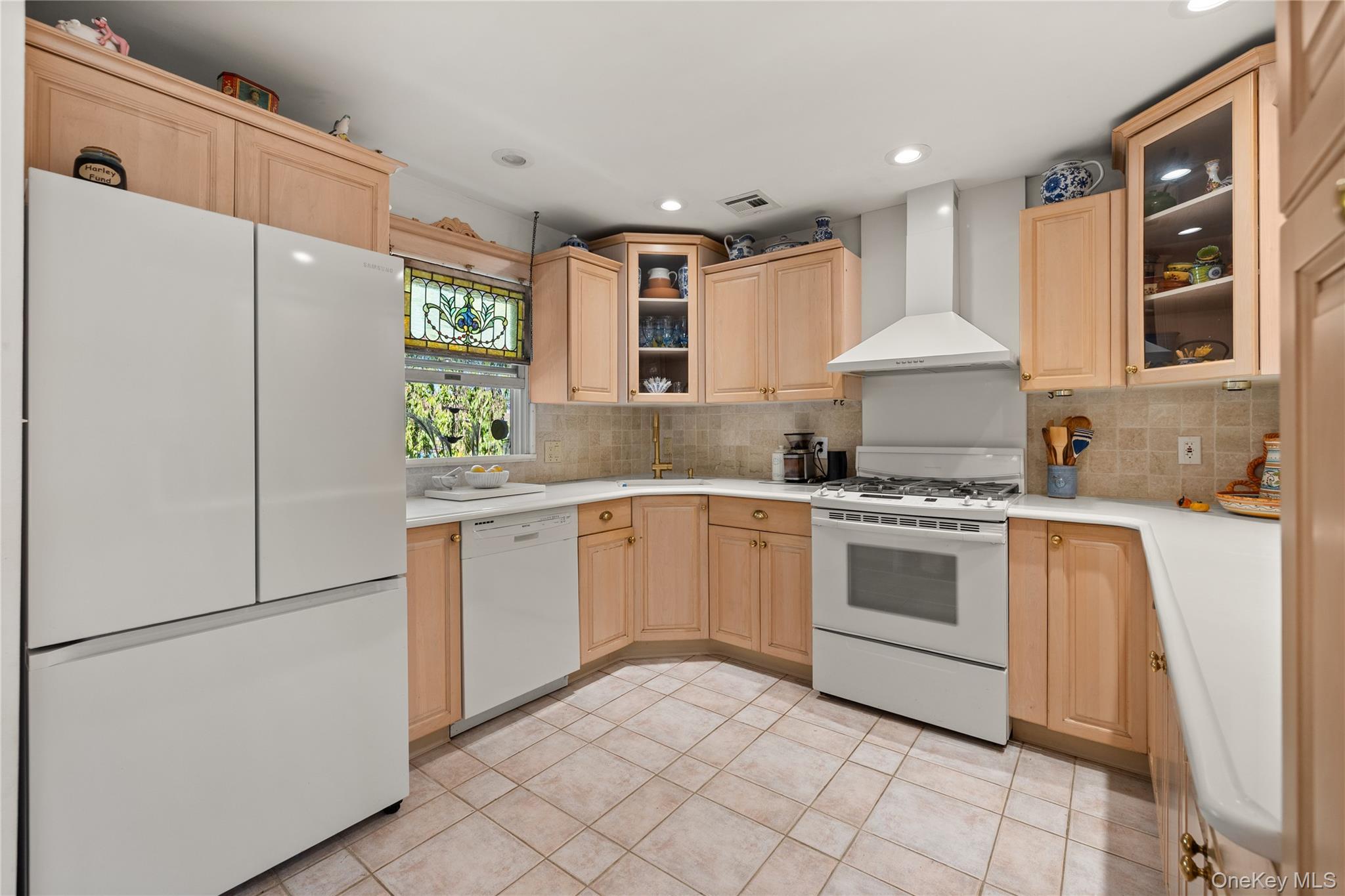 3 Lewis Circle – For Sale photo 4