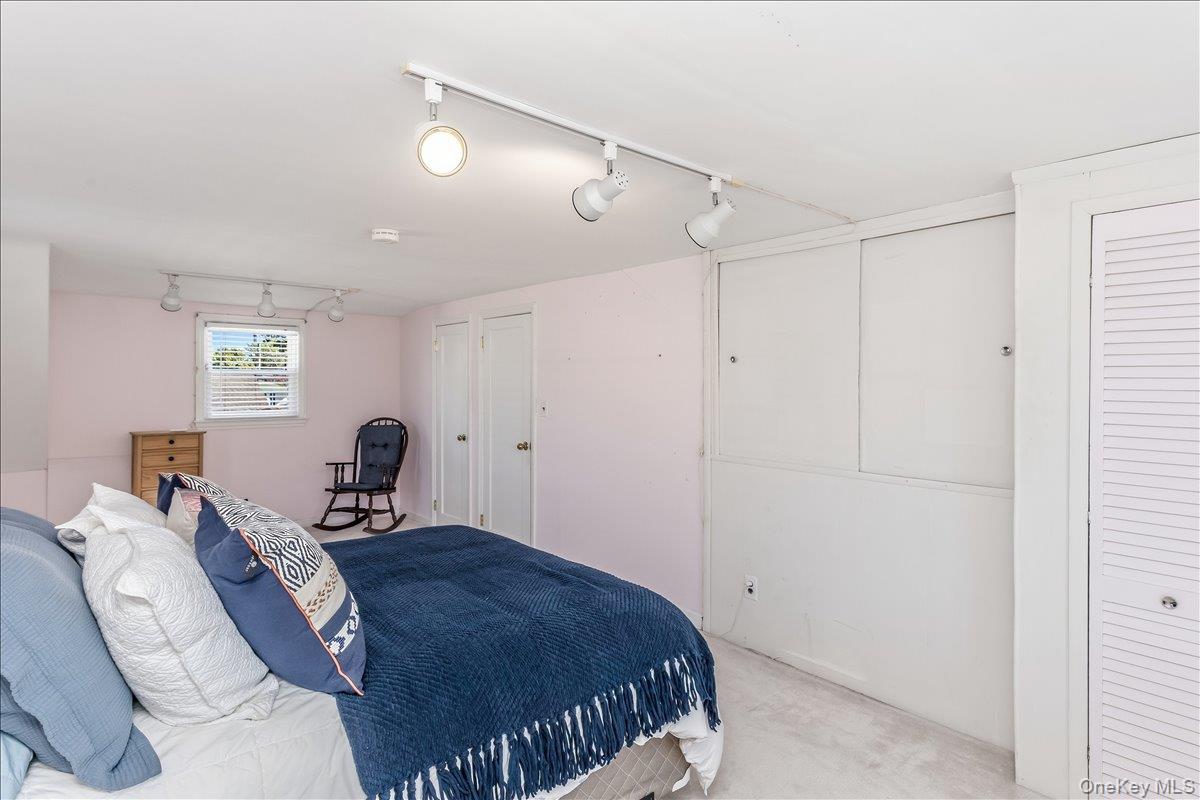 2527 Yorktown Street – For Sale photo 26