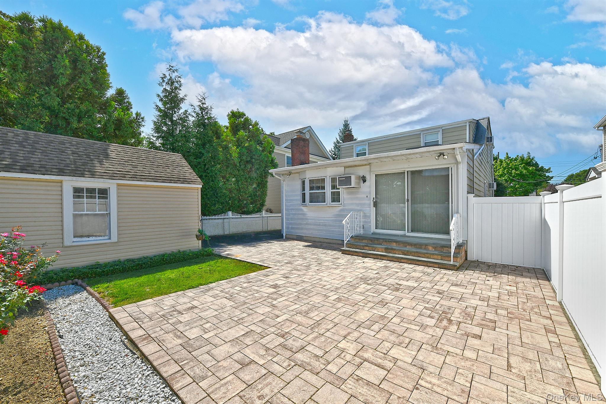 2527 Yorktown Street – For Sale photo 36