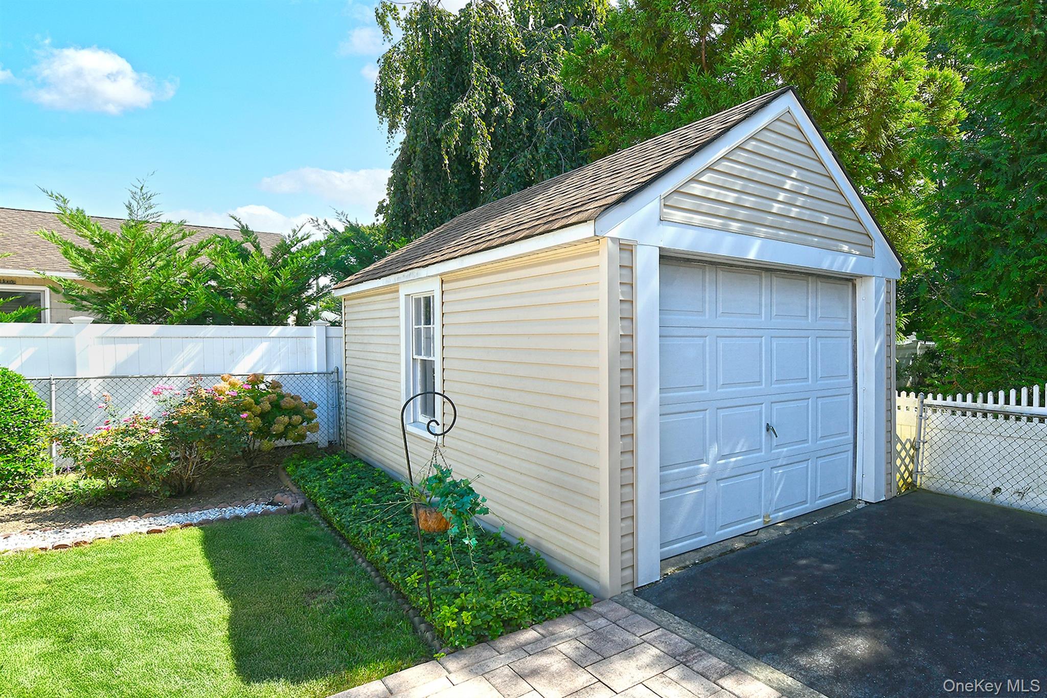 2527 Yorktown Street – For Sale photo 42