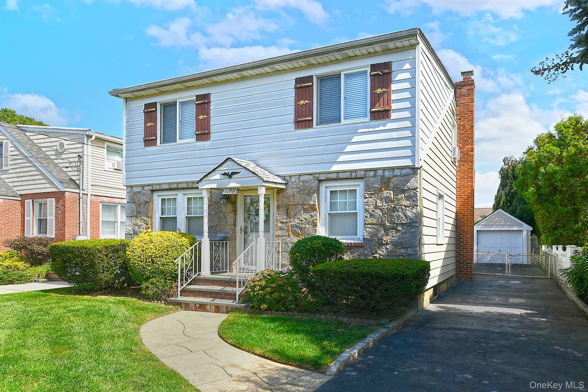 2527 Yorktown Street – For Sale photo 3