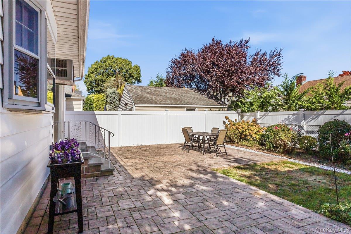 2527 Yorktown Street – For Sale photo 37