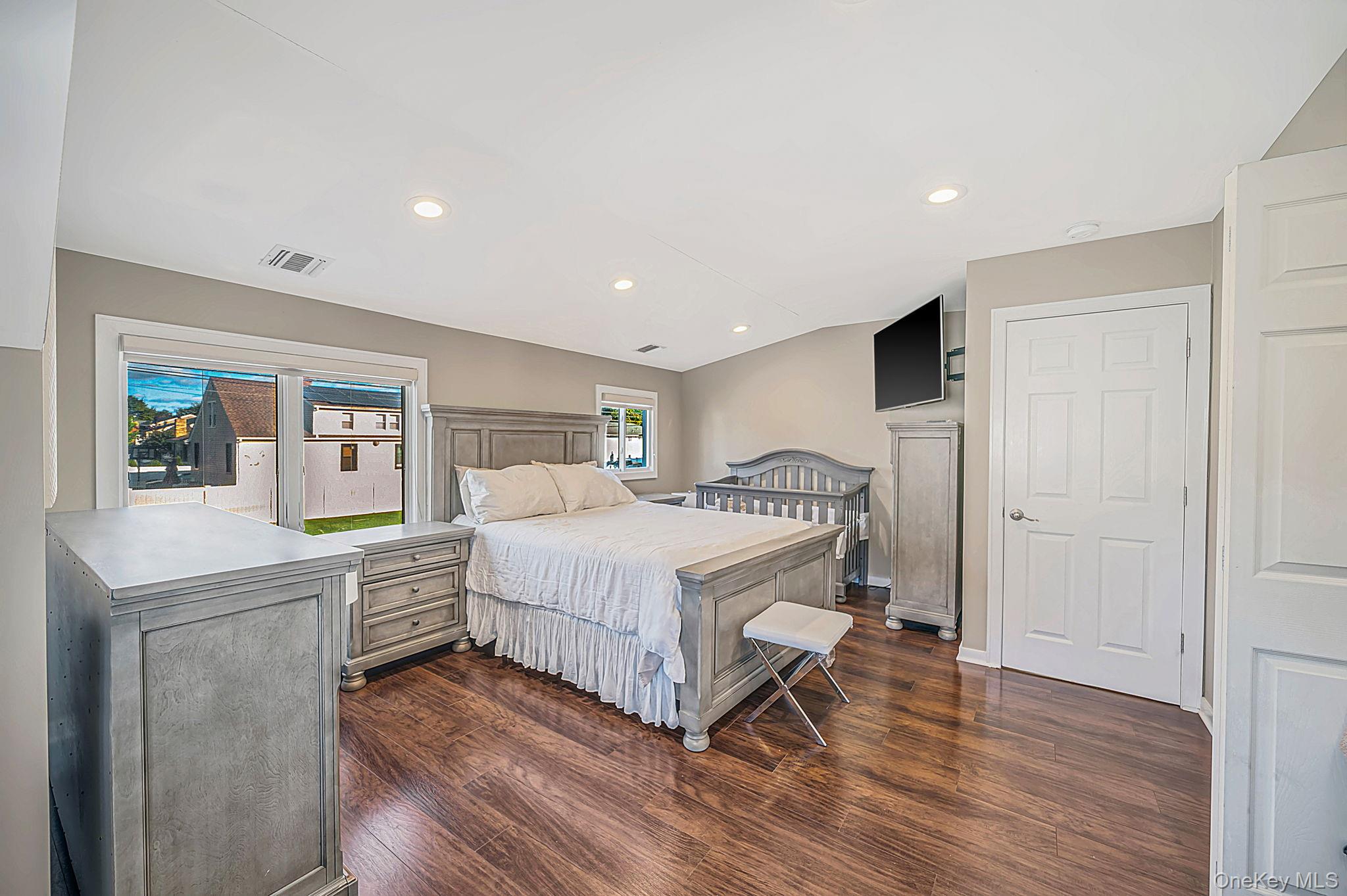 354 Seaford Avenue – For Sale photo 14