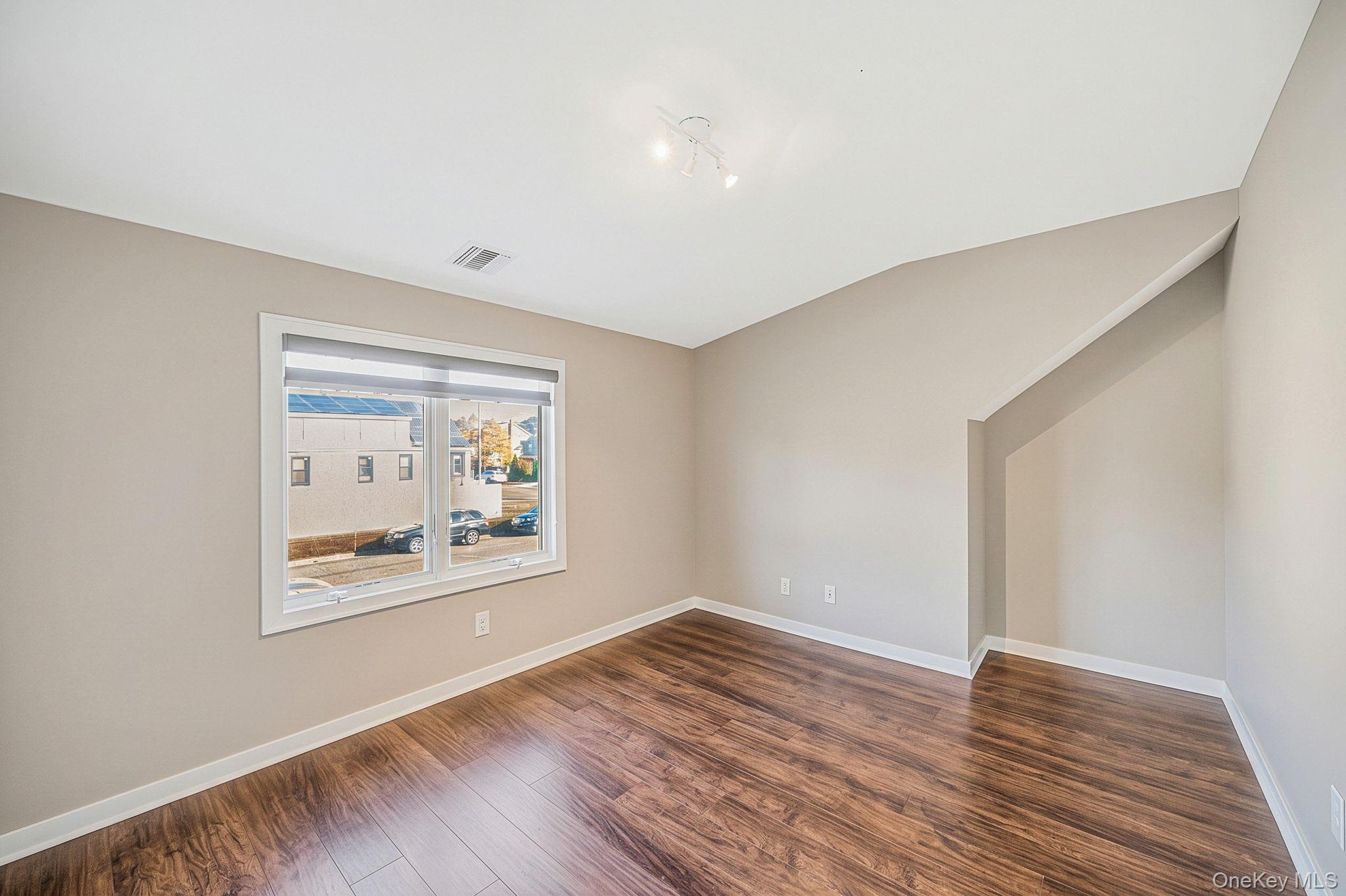 354 Seaford Avenue – For Sale photo 18