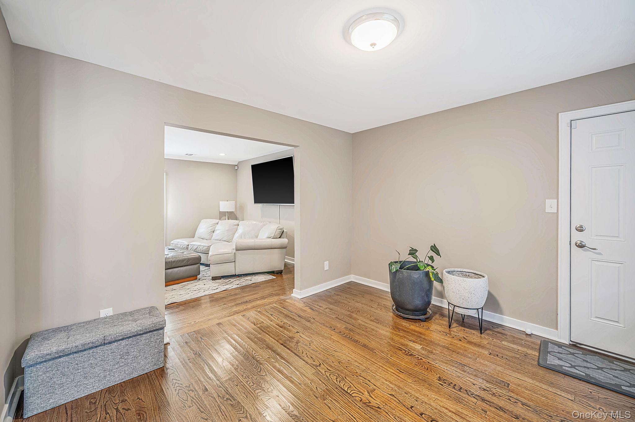 354 Seaford Avenue – For Sale photo 4