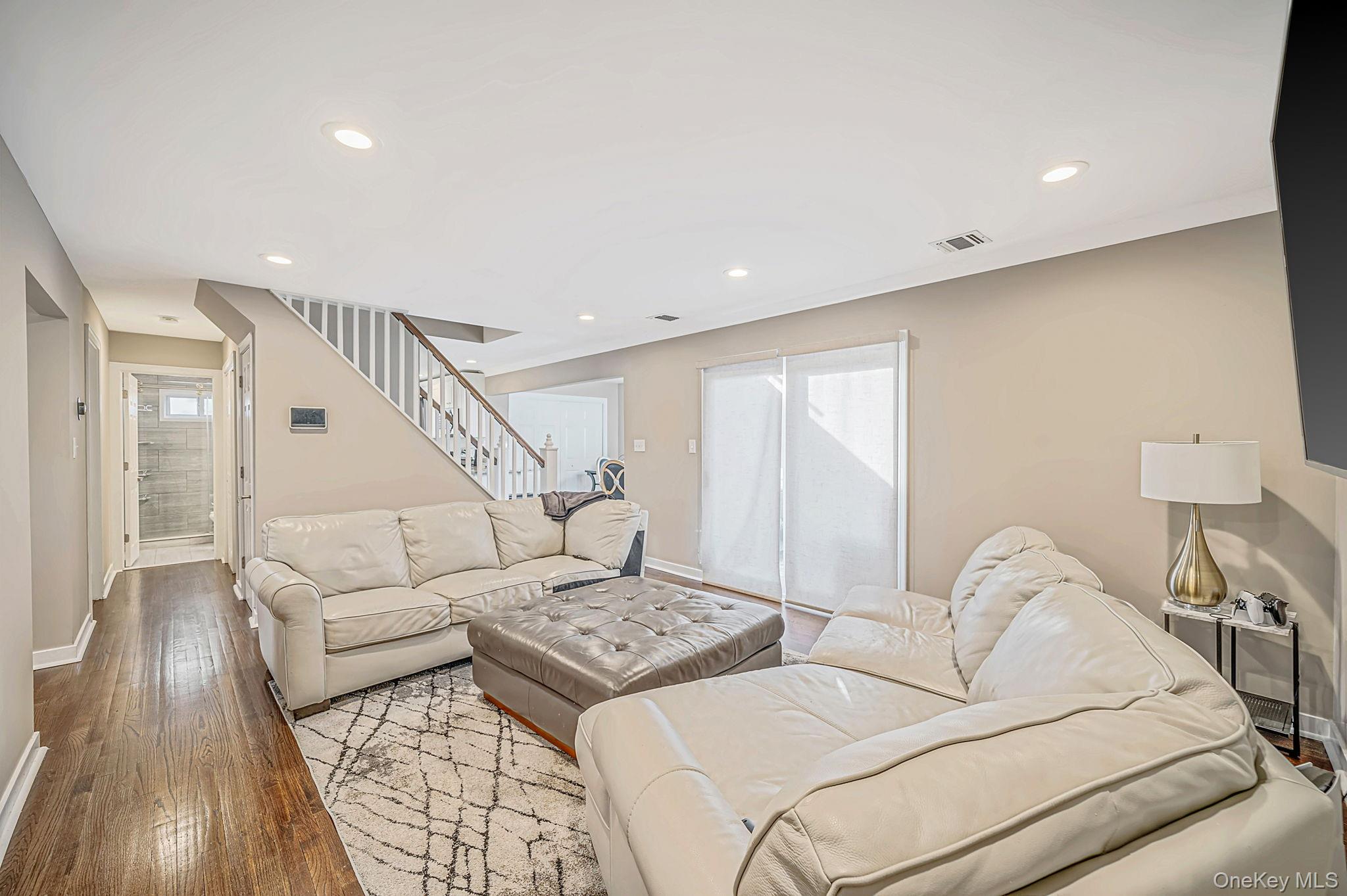 354 Seaford Avenue – For Sale photo 7