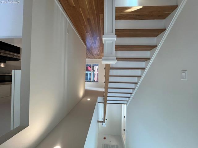43 Marwood Road N, Unit B photo 2