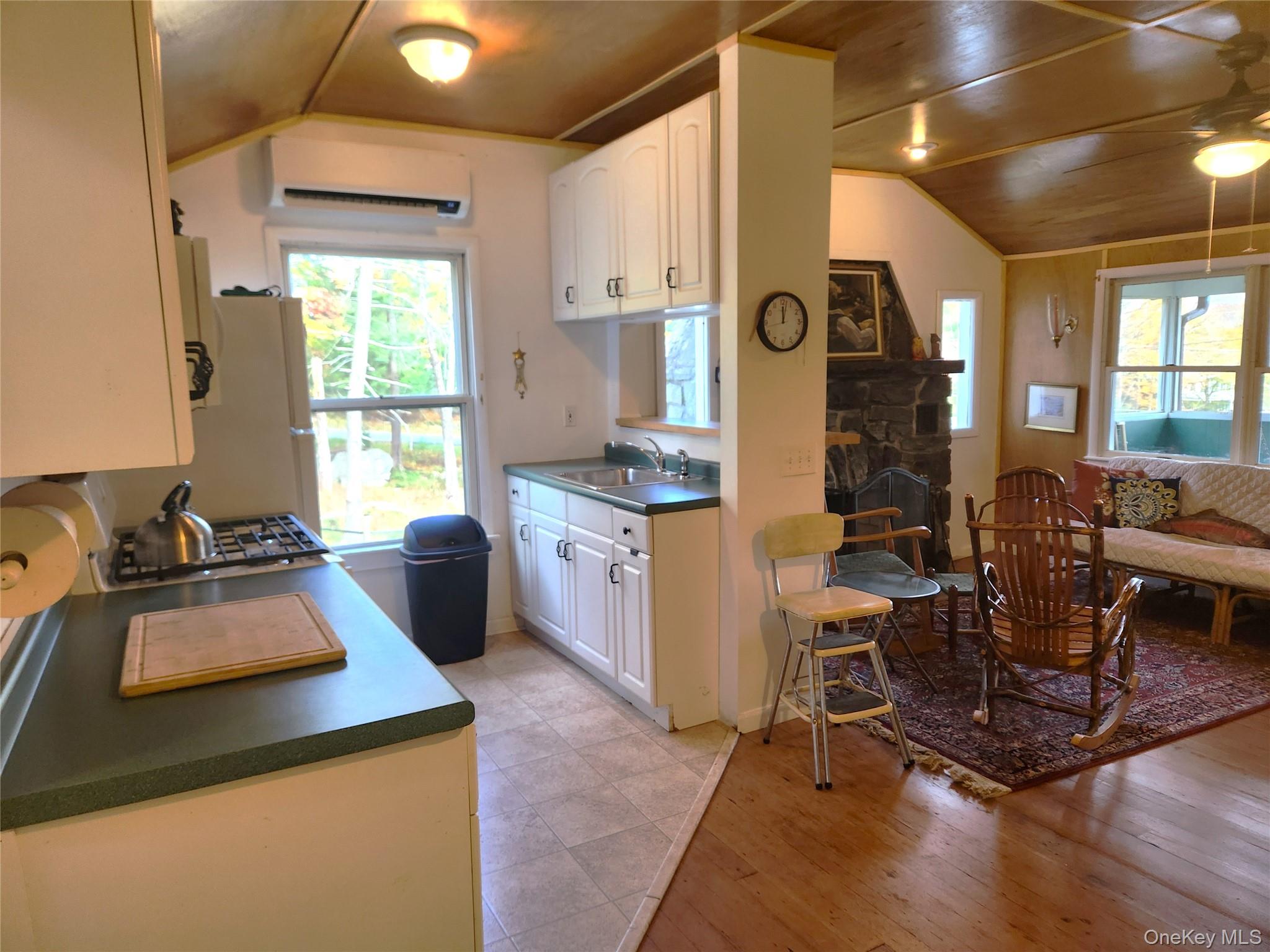 29 Mohawk Trail – For Sale photo 8