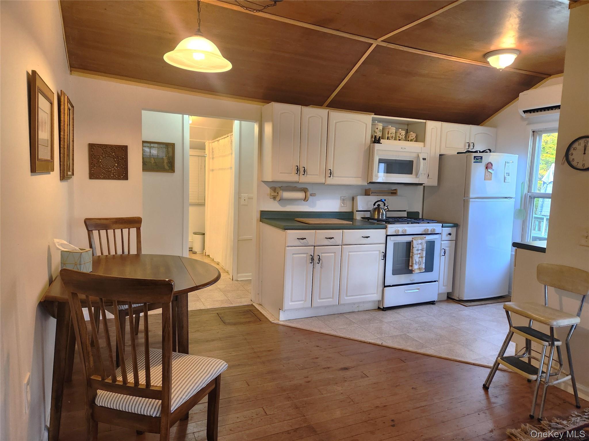 29 Mohawk Trail – For Sale photo 10