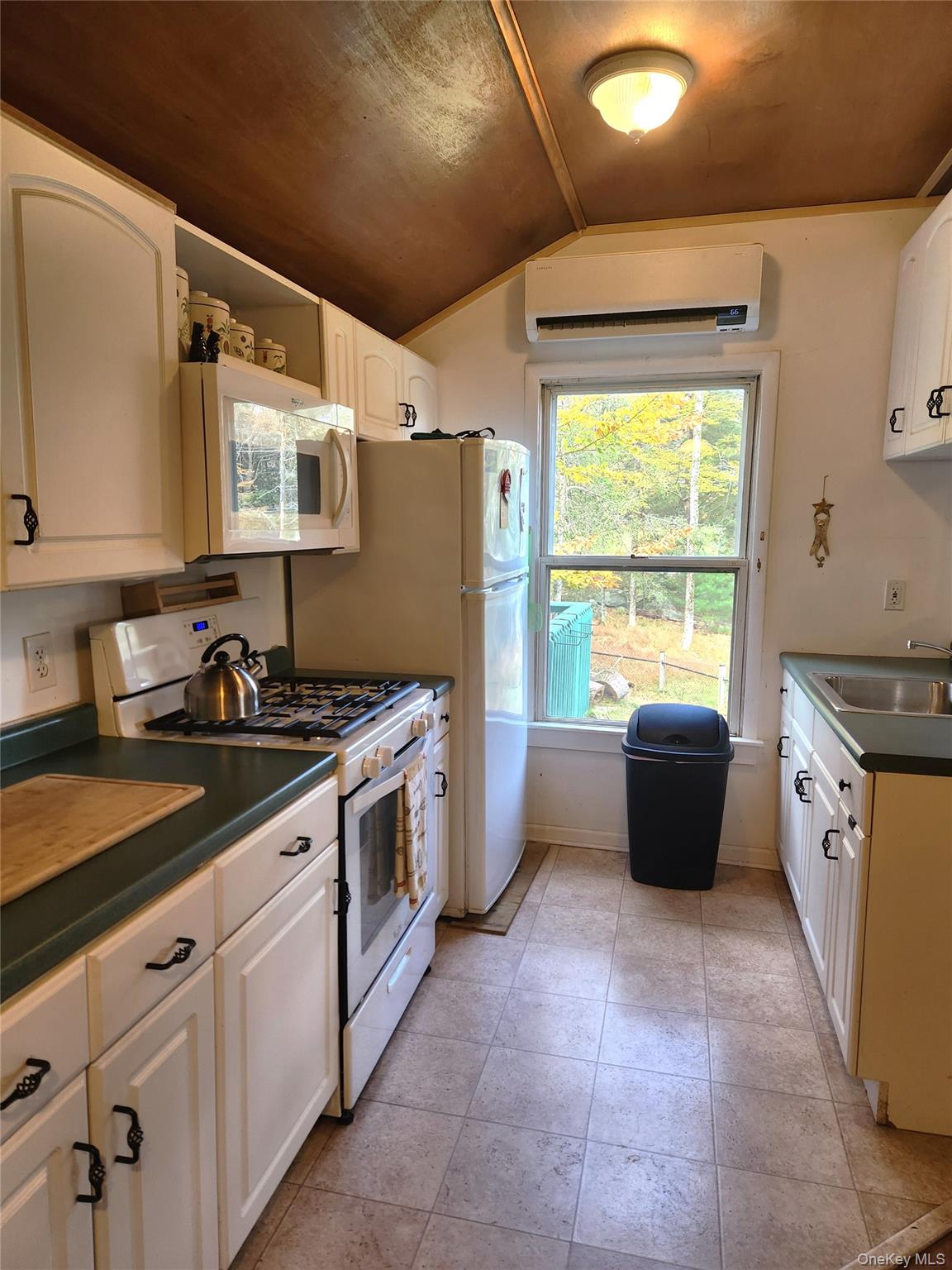 29 Mohawk Trail – For Sale photo 11