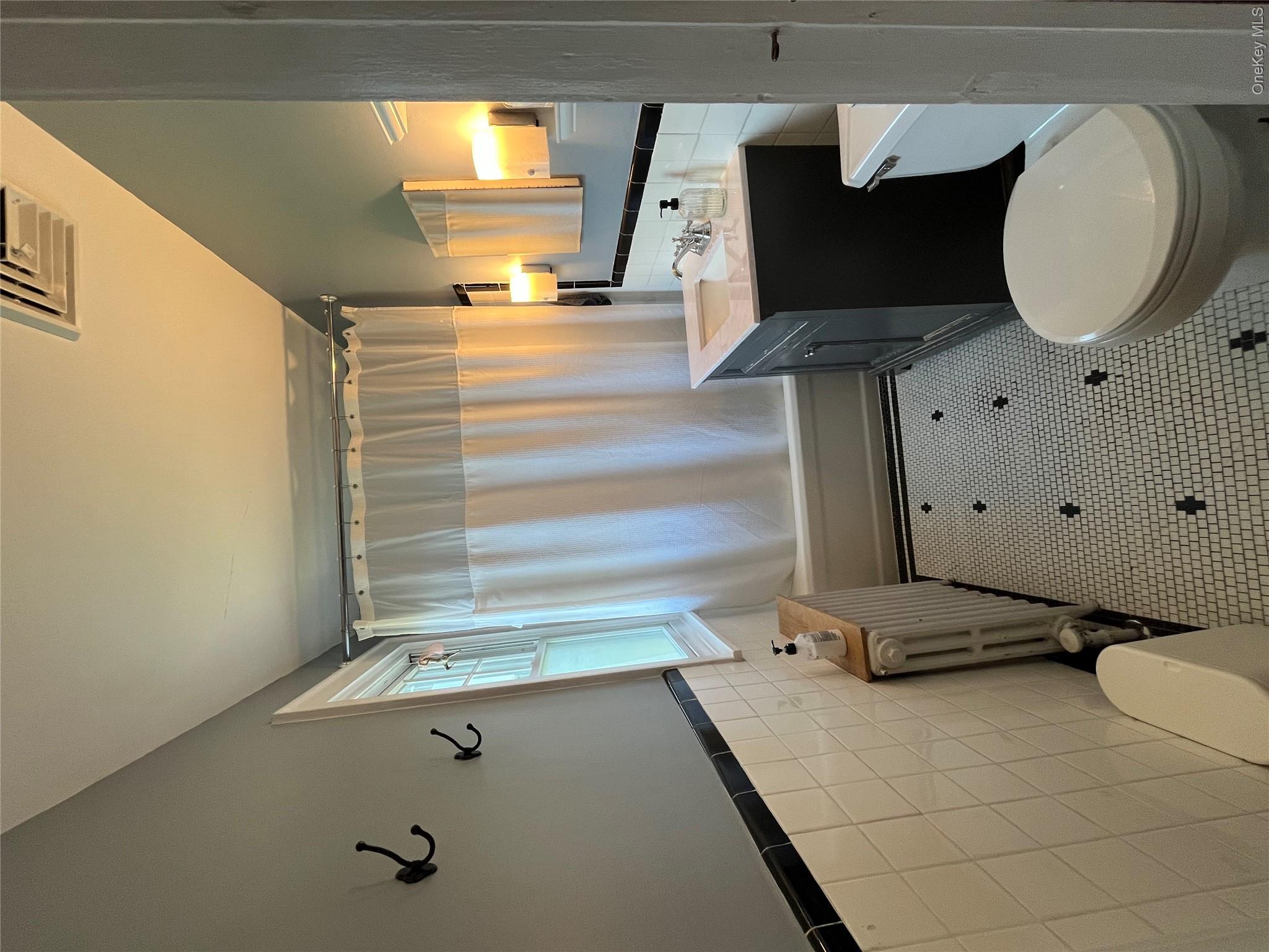 10 Vine Street – For Rent photo 10