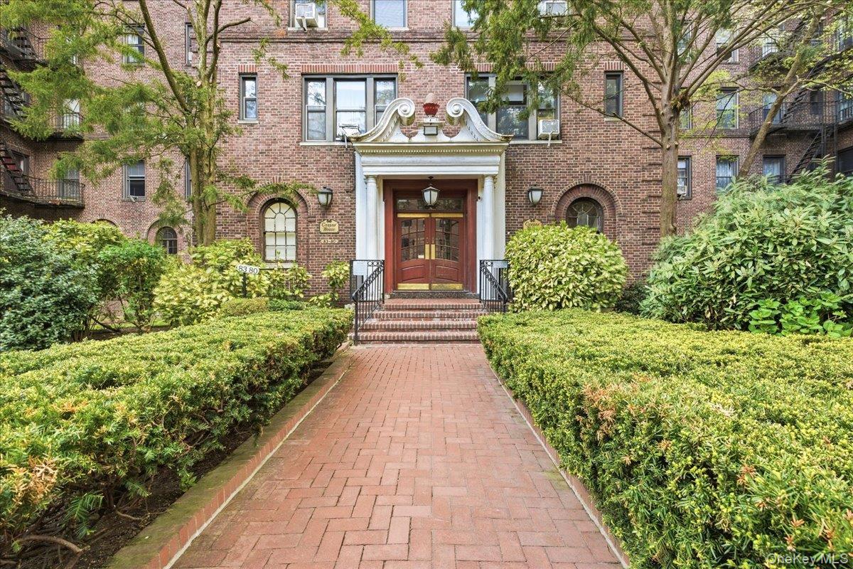 83-80 118th Street, Unit 4A photo 2