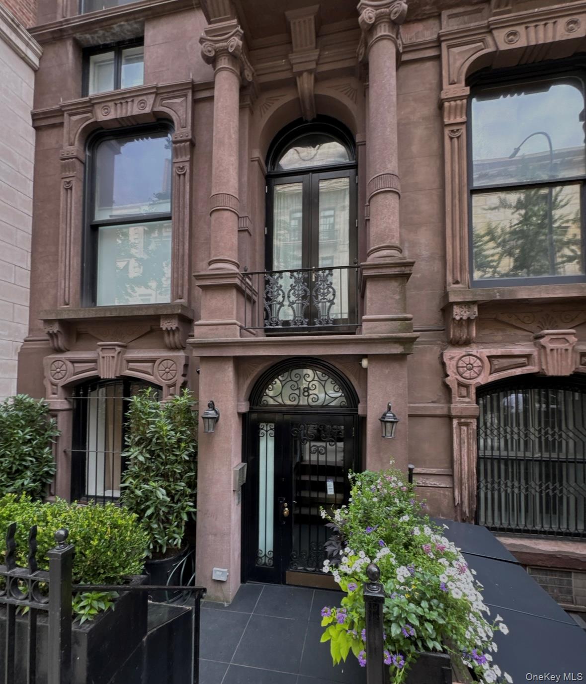 18 E 63rd Street, Unit 1 photo 5