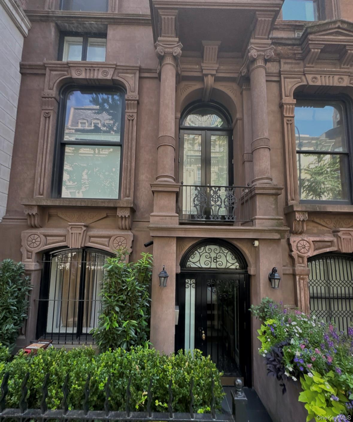 18 E 63rd Street, Unit 1 photo 2