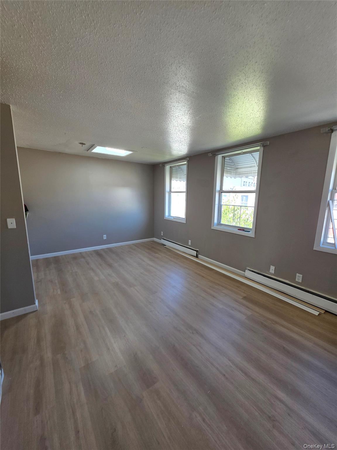 1186 Vyse Avenue – For Sale photo 27