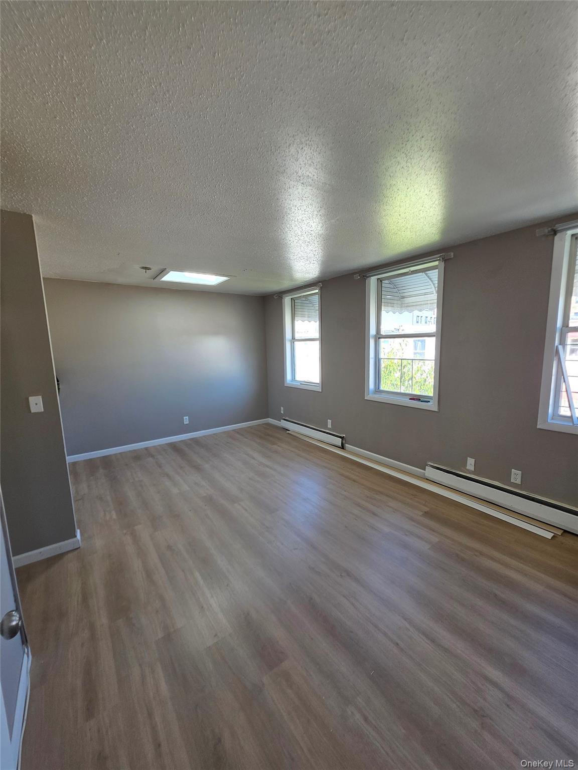 1186 Vyse Avenue – For Sale photo 24