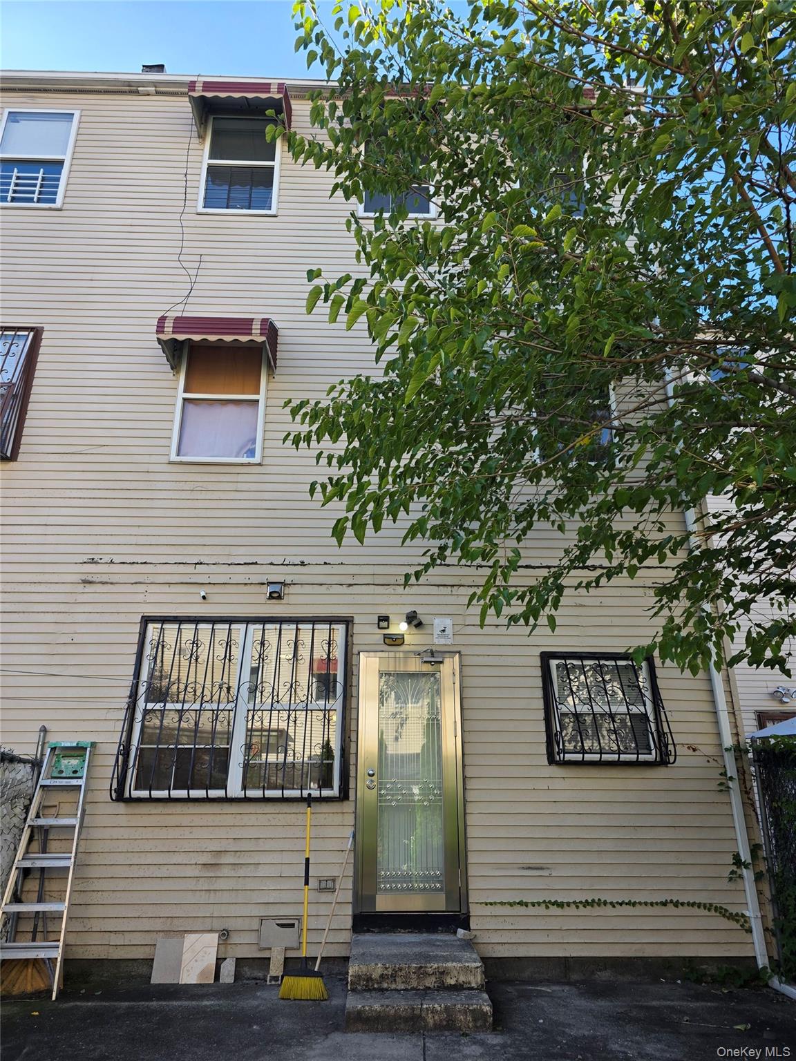 1186 Vyse Avenue – For Sale photo 9