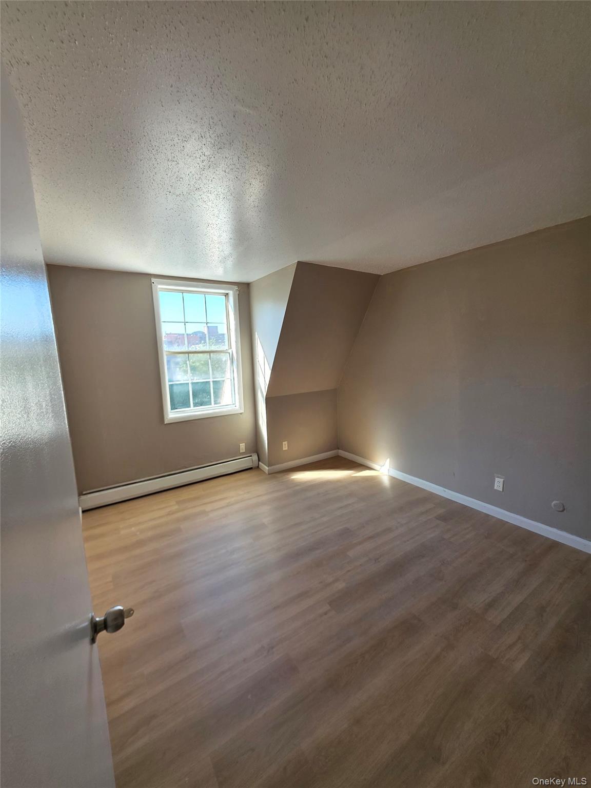 1186 Vyse Avenue – For Sale photo 32