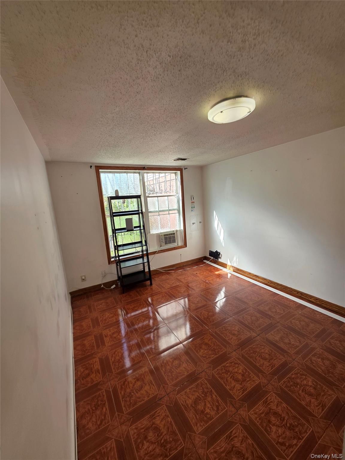 1186 Vyse Avenue – For Sale photo 16