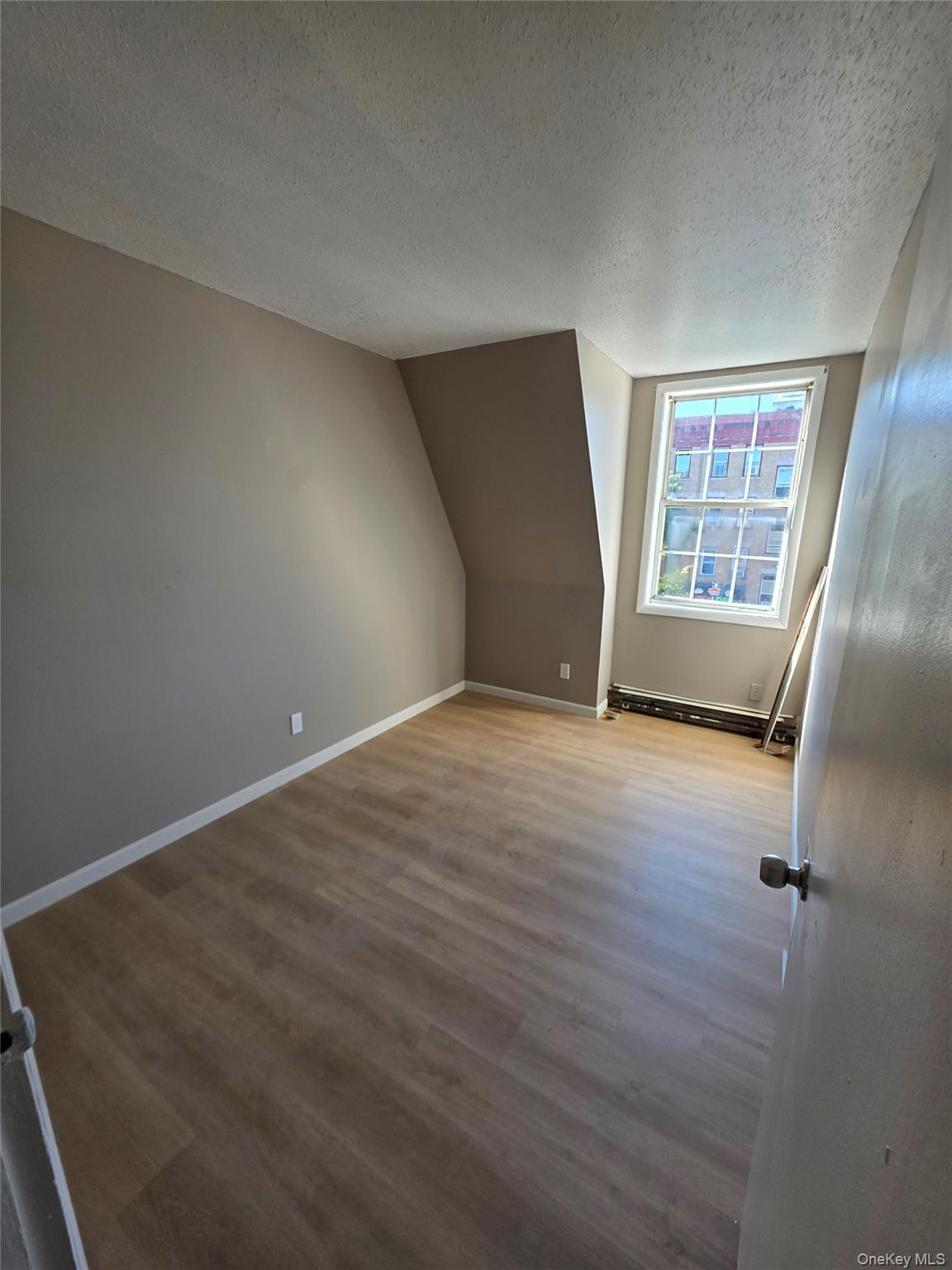 1186 Vyse Avenue – For Sale photo 34