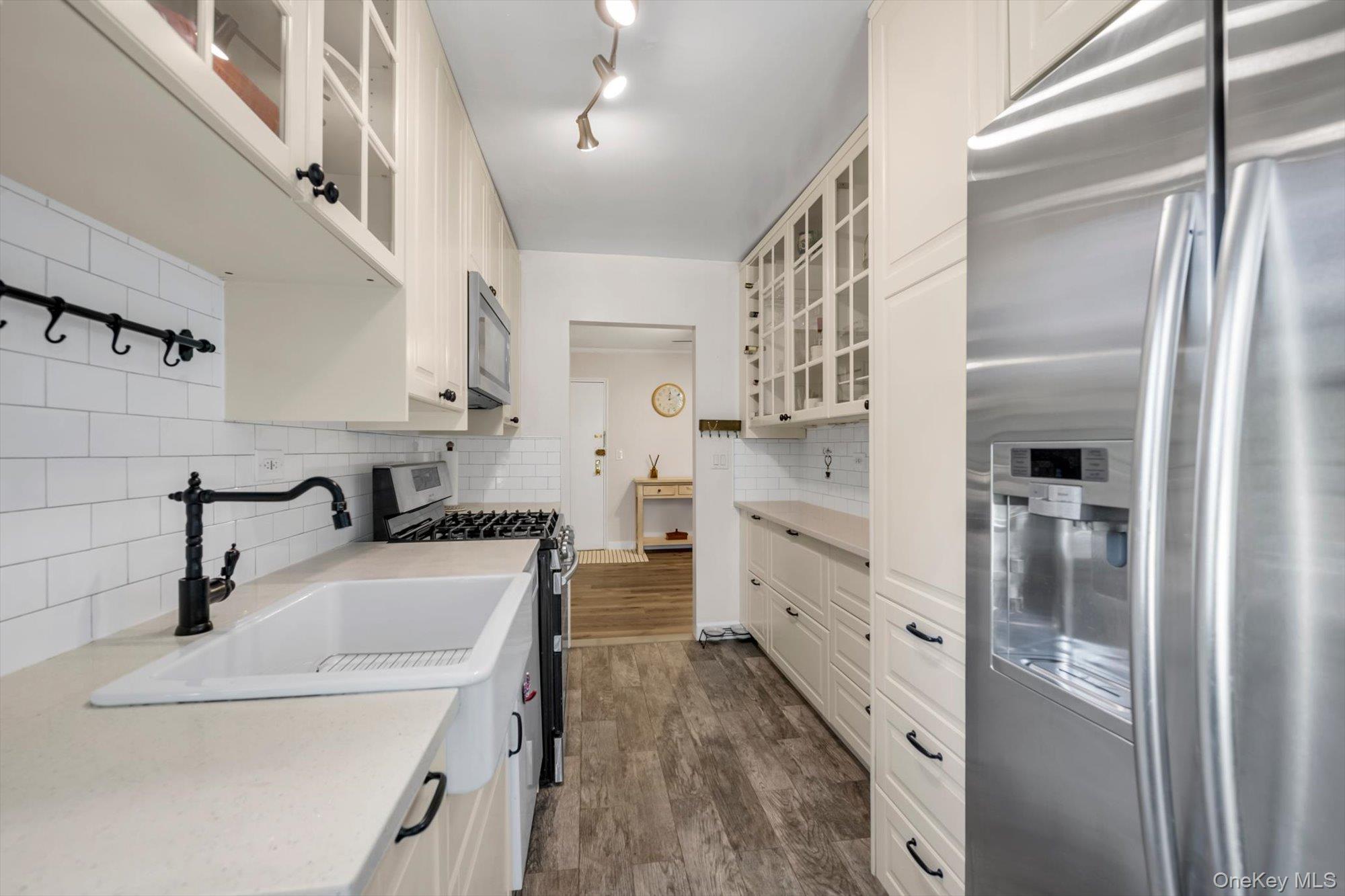 209-25 18th Avenue, Unit 3K photo 8