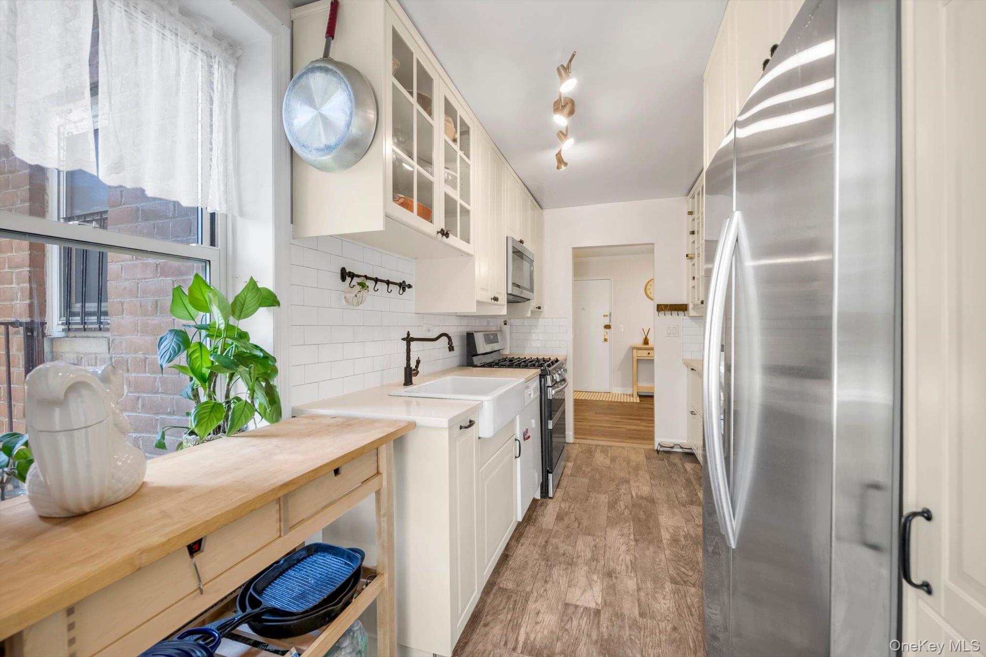 209-25 18th Avenue, Unit 3K photo 9
