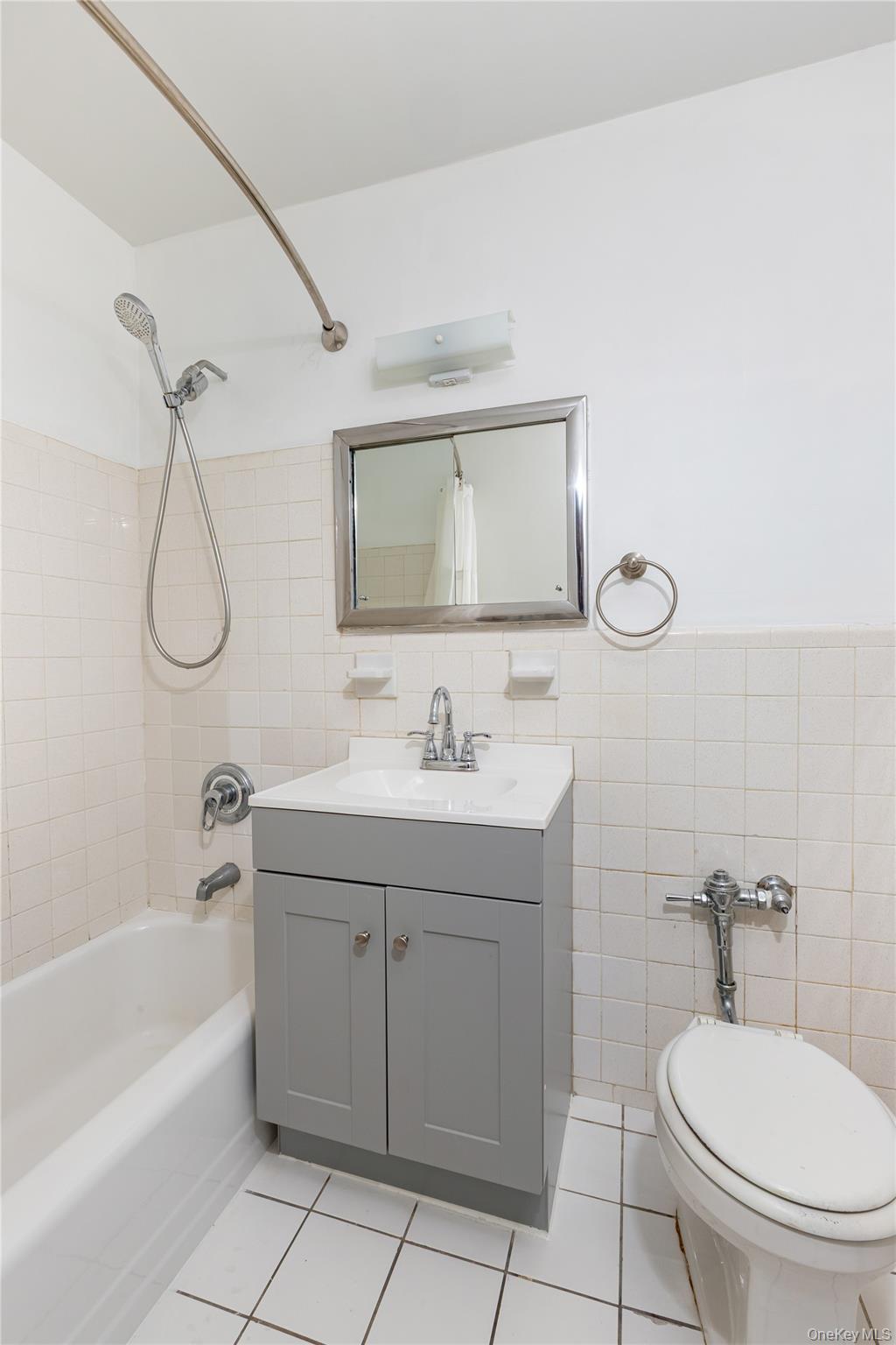 609 Kappock, Unit 8D photo 10