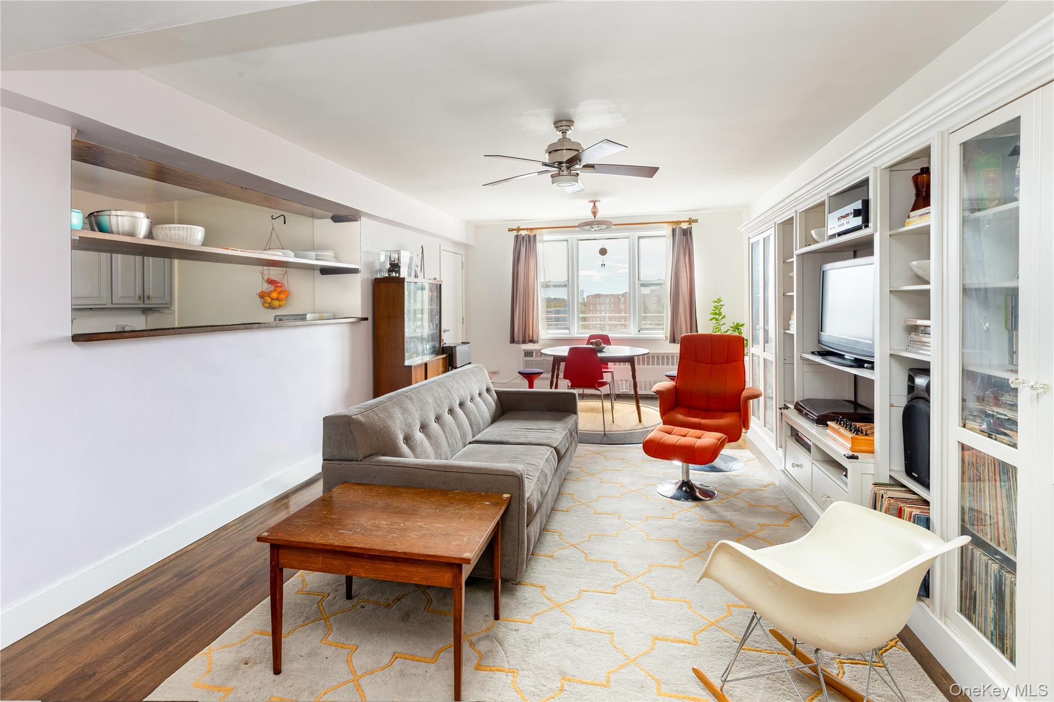 609 Kappock, Unit 8D photo 2