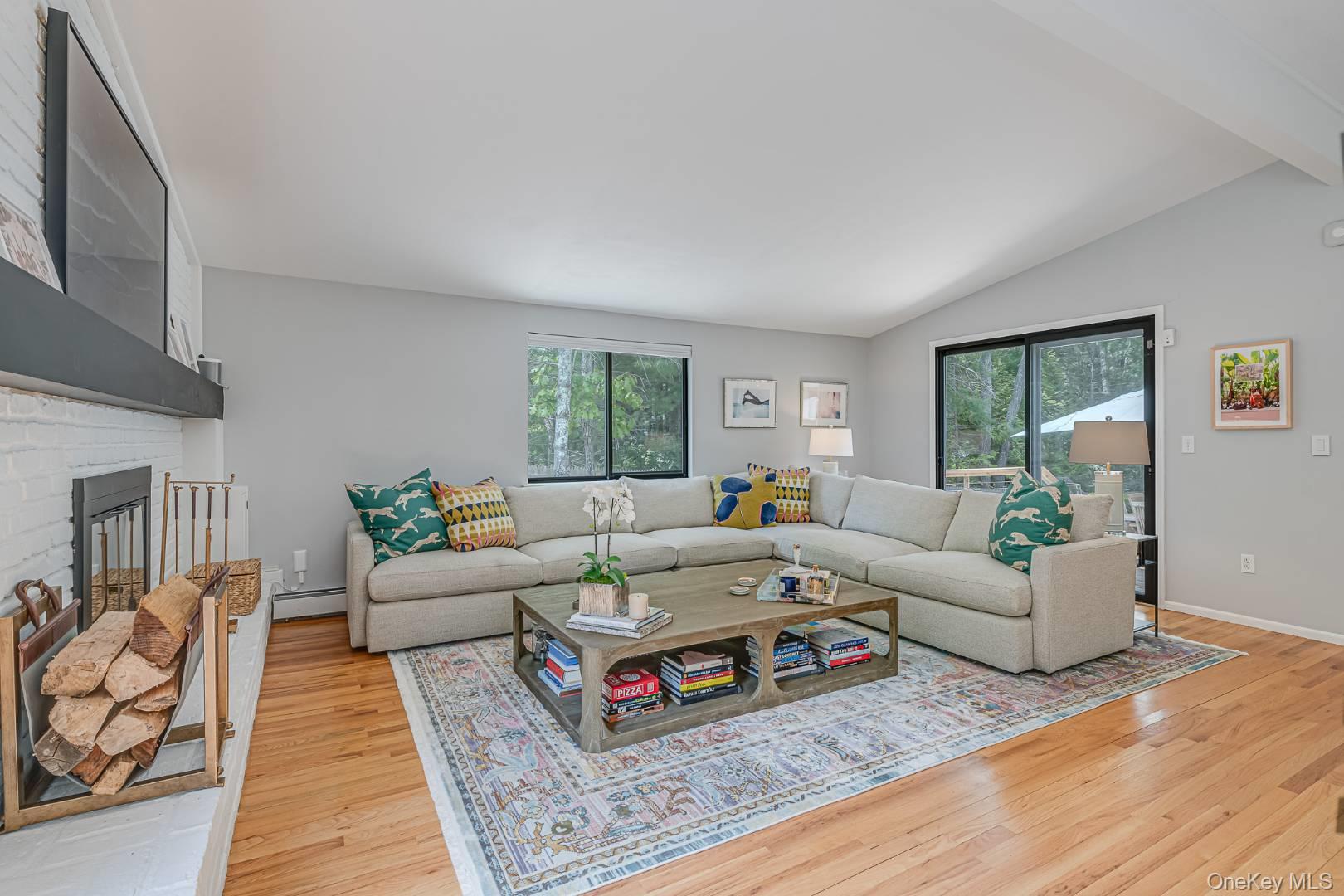35 Montauk Boulevard – For Rent photo 8