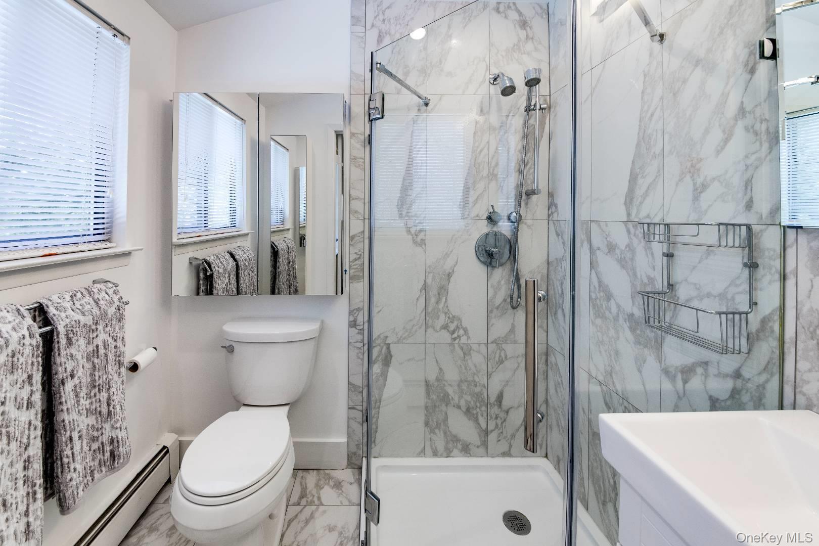 35 Montauk Boulevard – For Rent photo 12