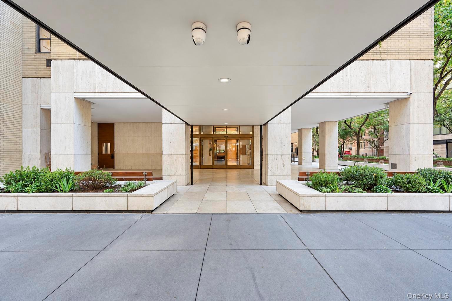 1065 Park Avenue, Unit 19C photo 5